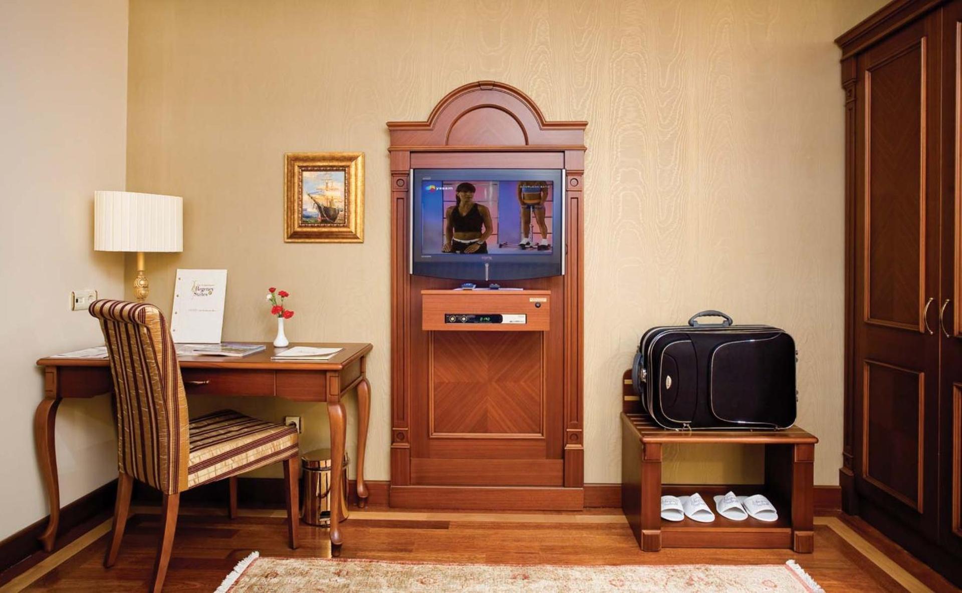 GLK PREMIER Regency Suites & Spa - Photo 50