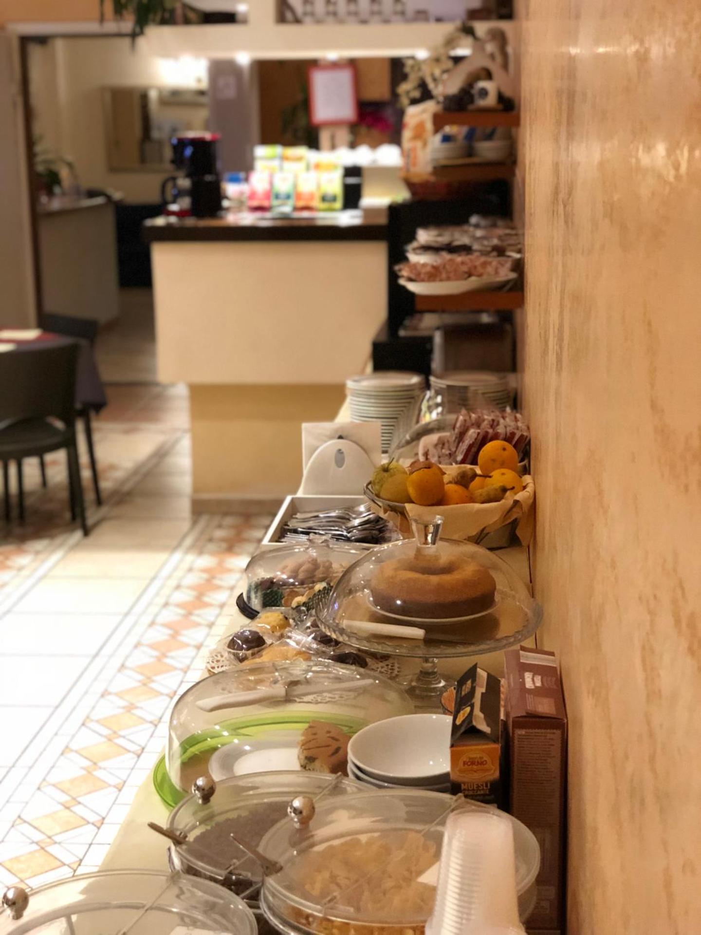 Hotel Serena - Photo 7