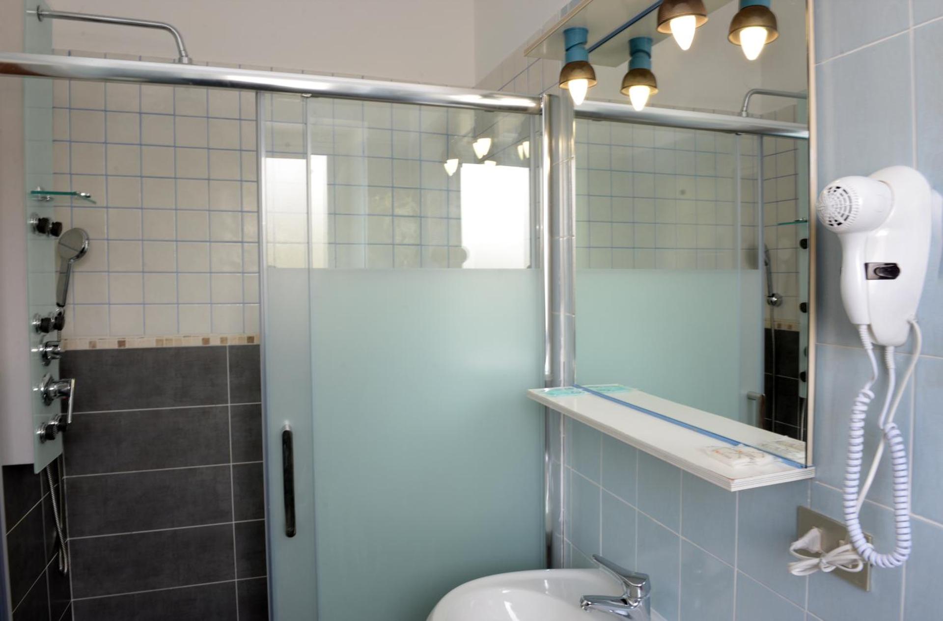 Hotel Puntabella - Photo 33