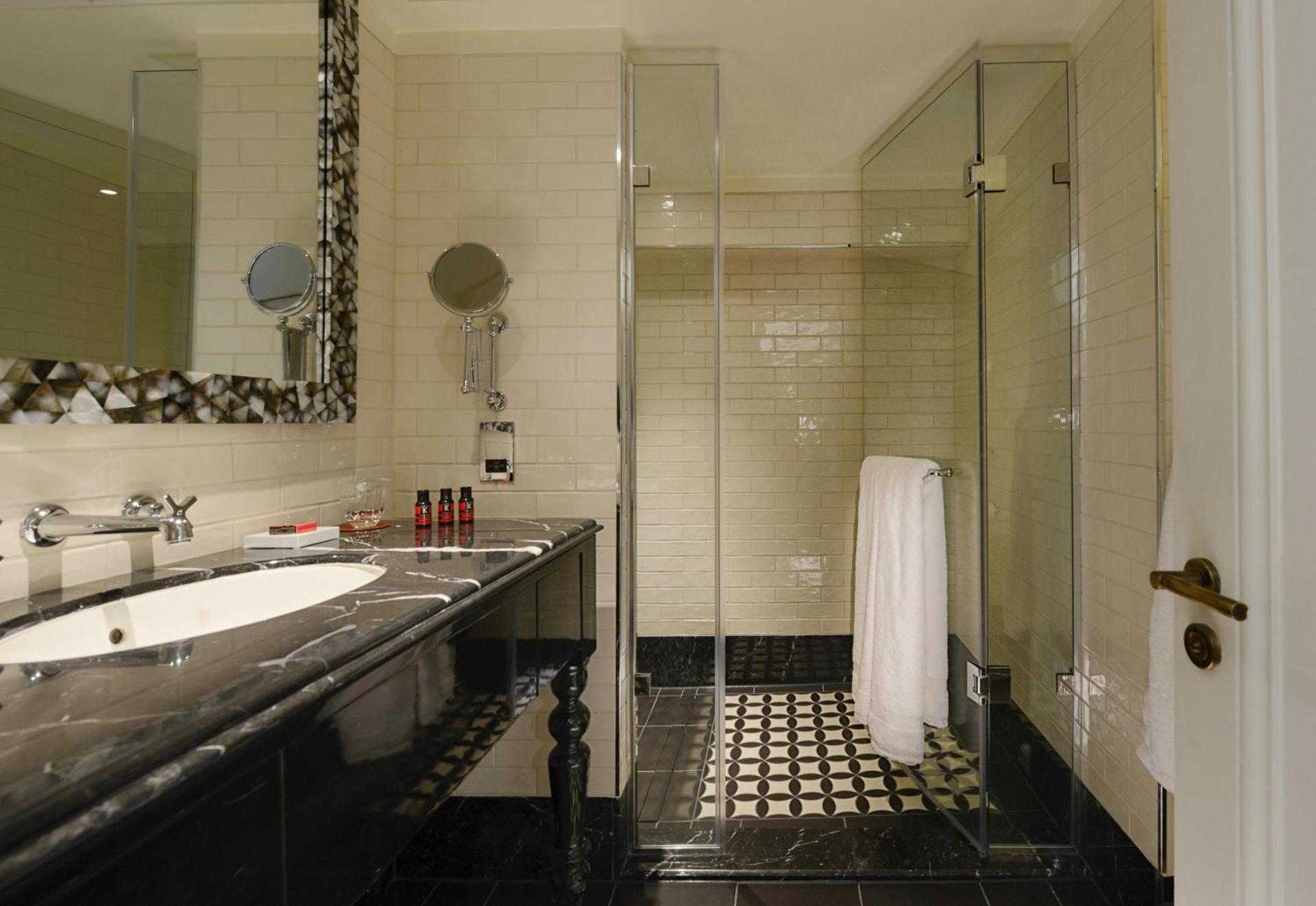 The LaLit London - Photo 12