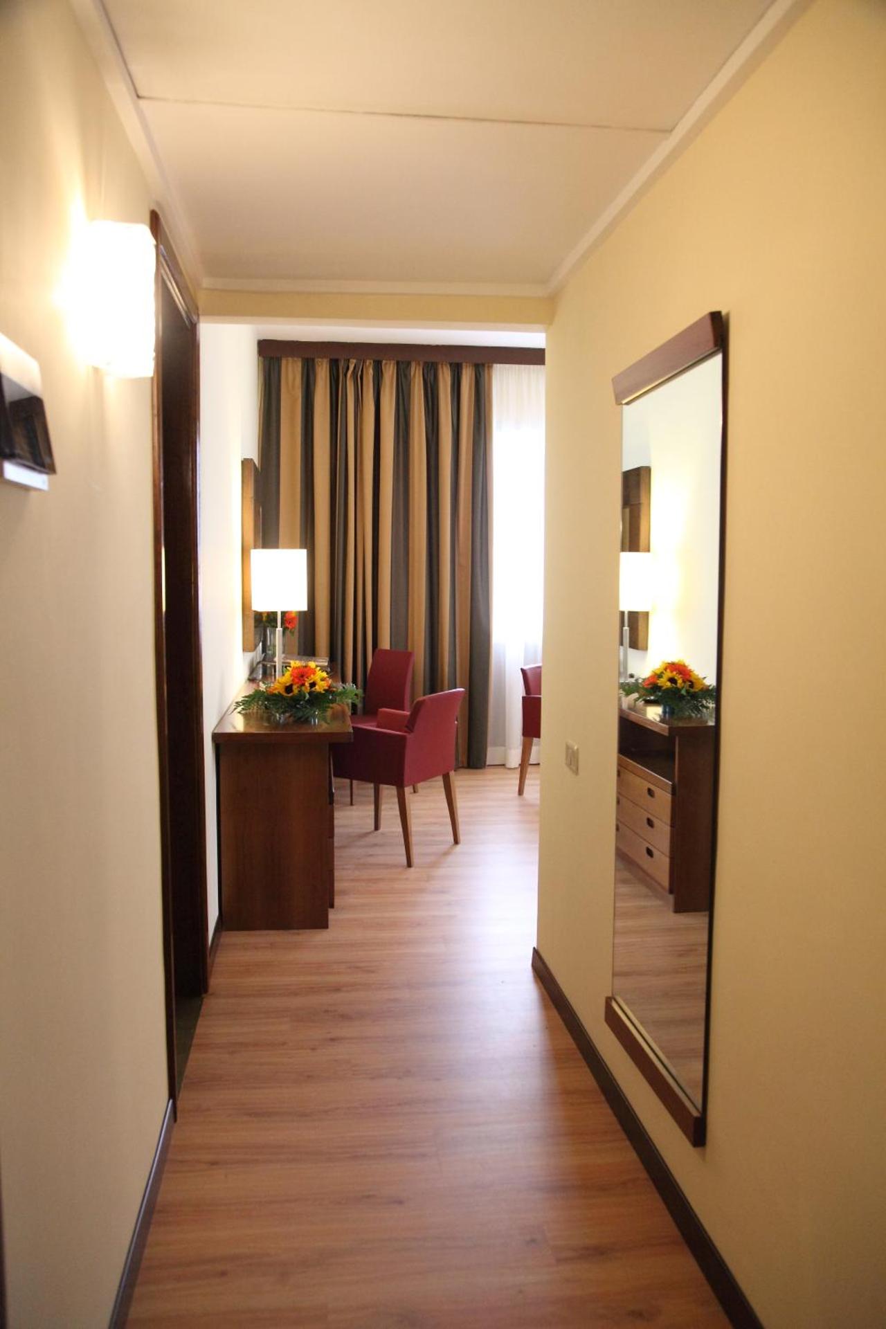 Hotel Royal Palace - Photo 36