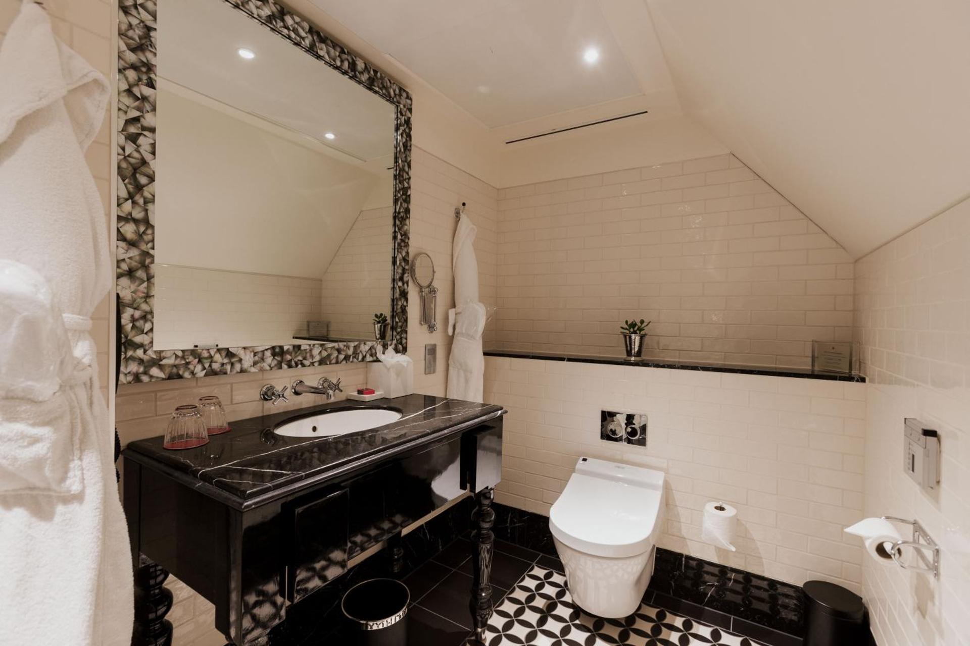 The LaLit London - Photo 34