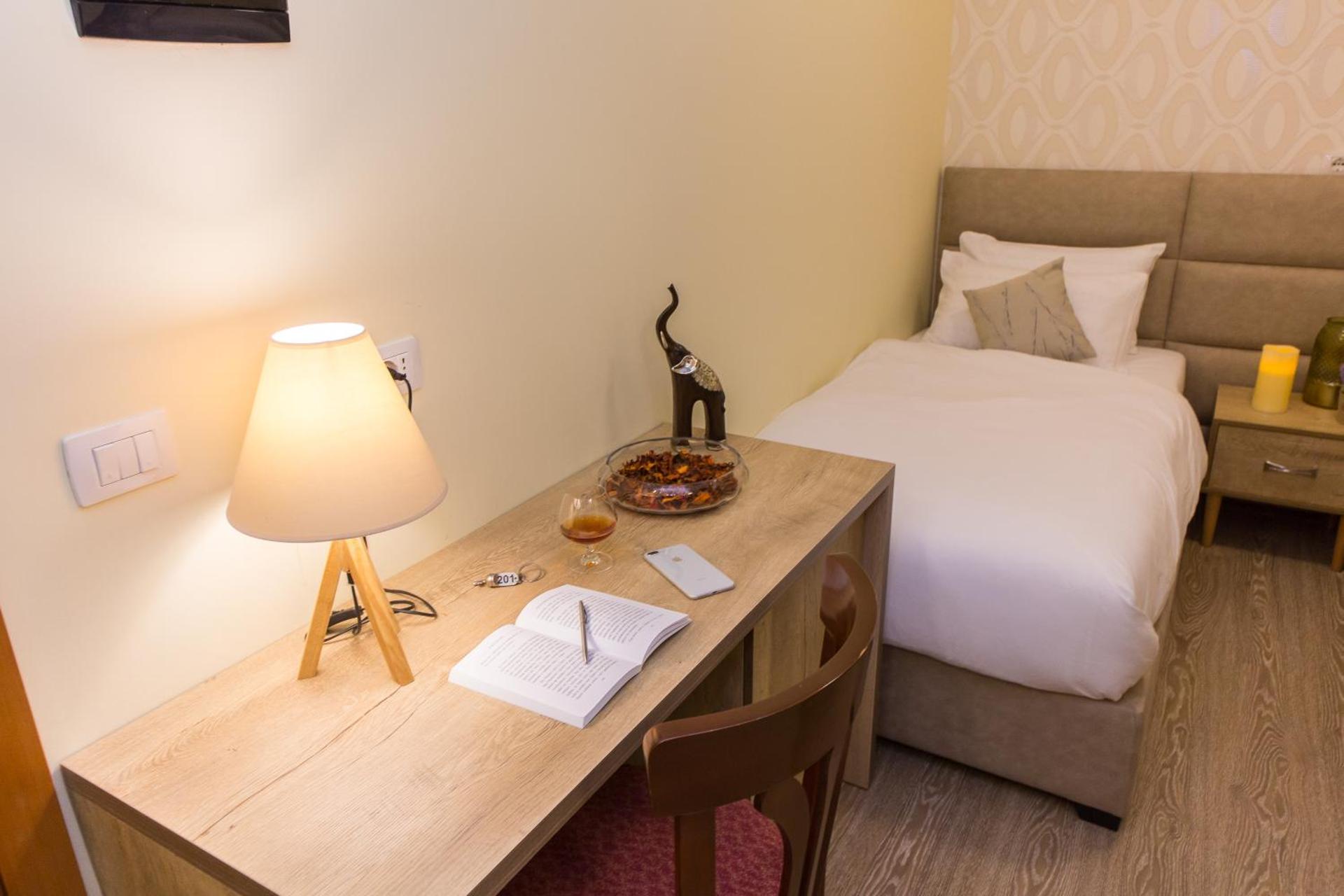 Economy Double or Twin Room with Window