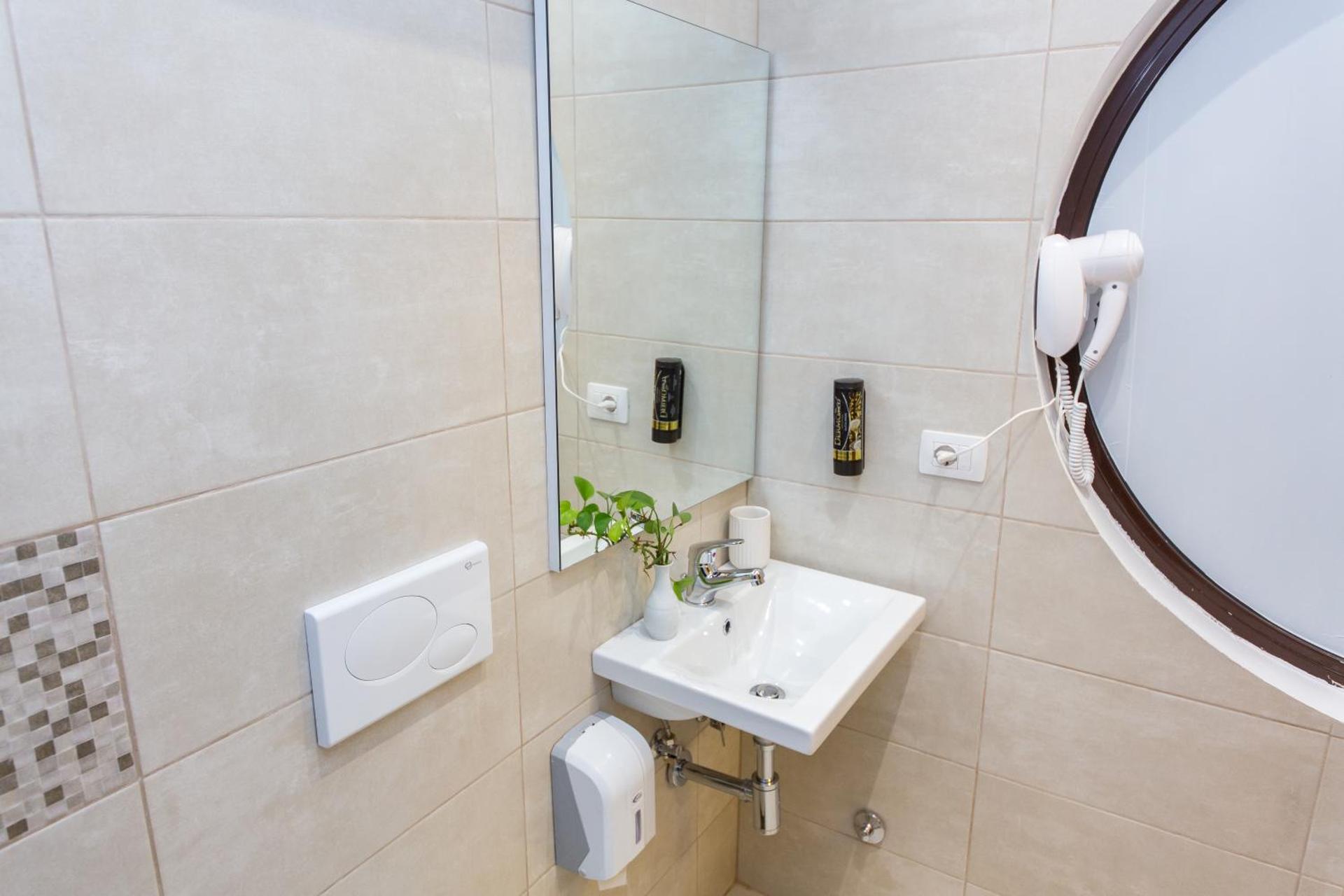 Hotel Baron - Photo 10