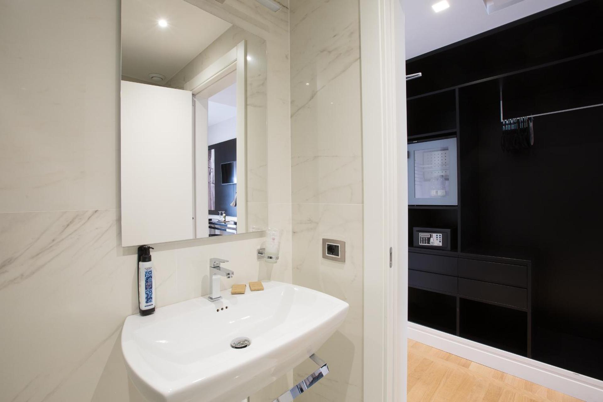 Floris Hotel - Photo 111