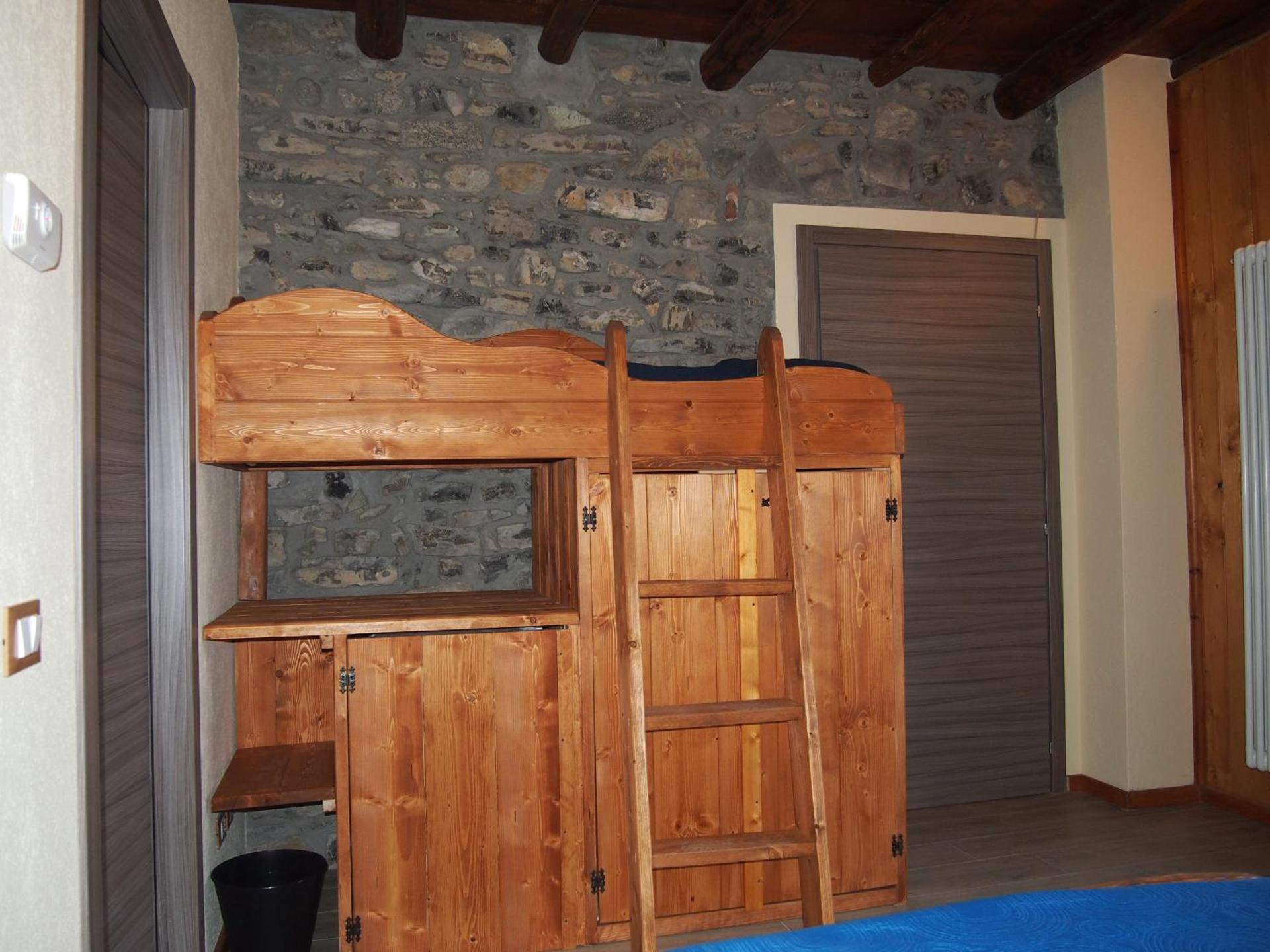 Triple Room with Private Bathroom - Photo 3