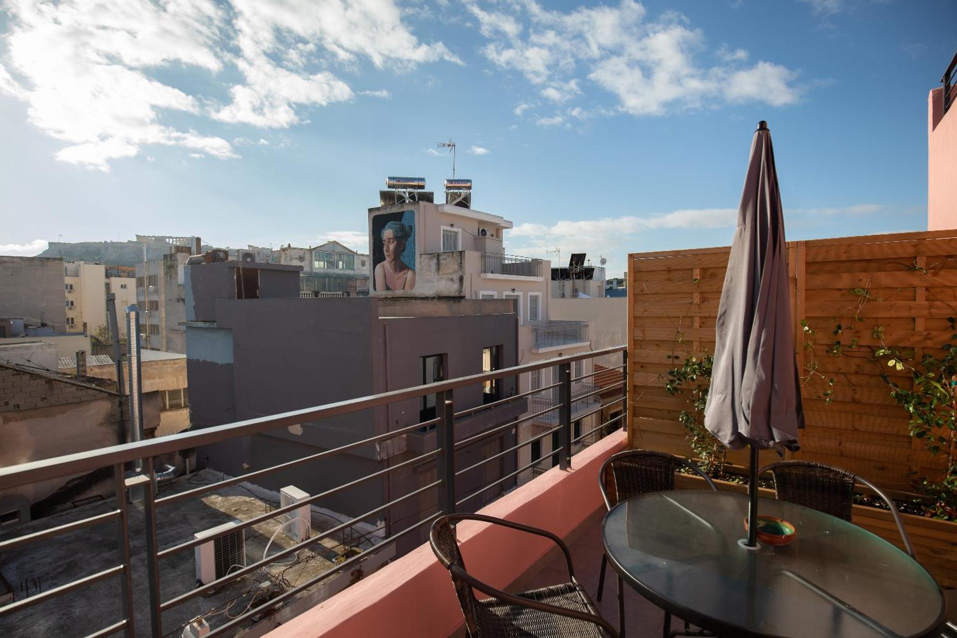 Apartment with Mountain View