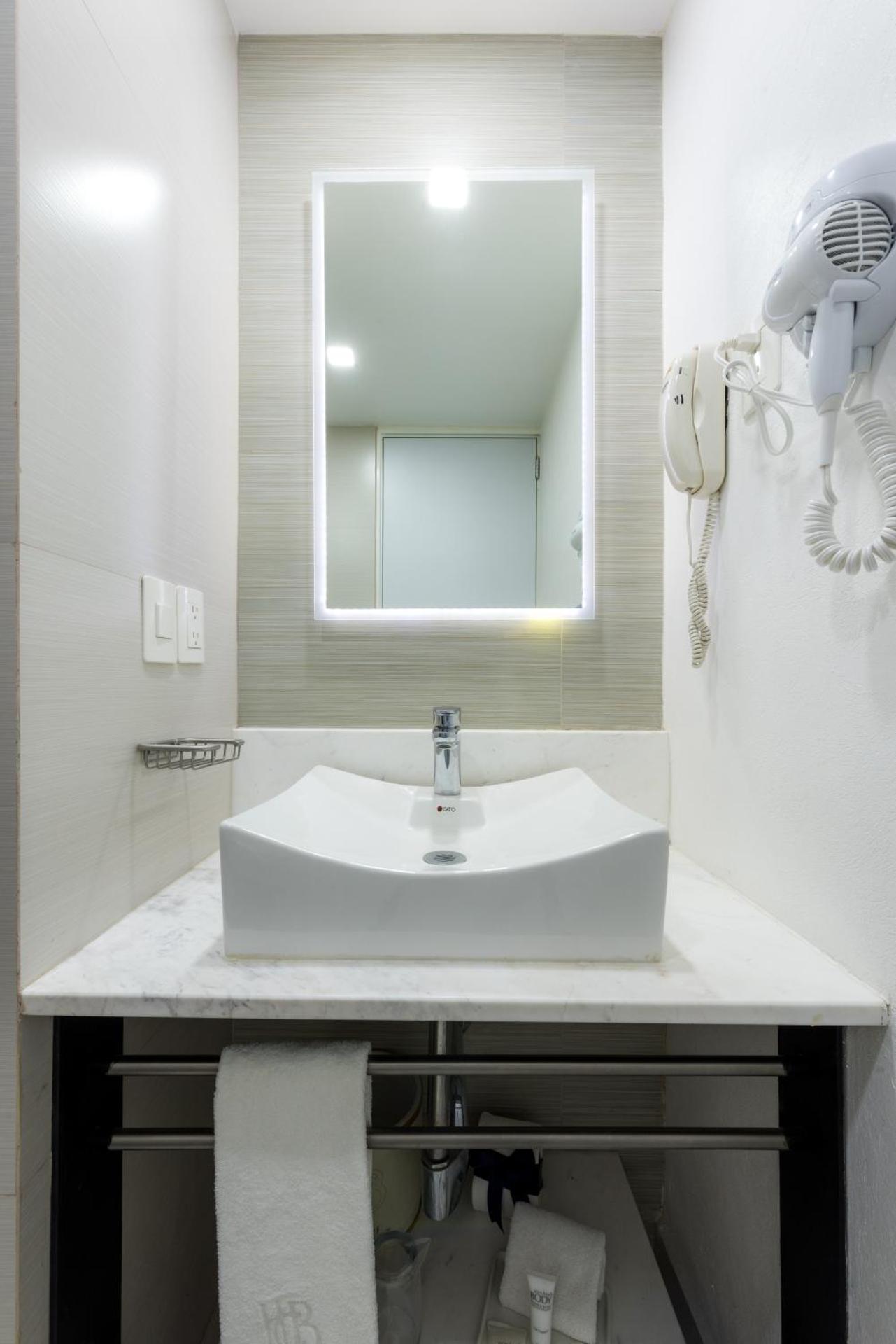 Hotel Casa Blanca - Photo 58