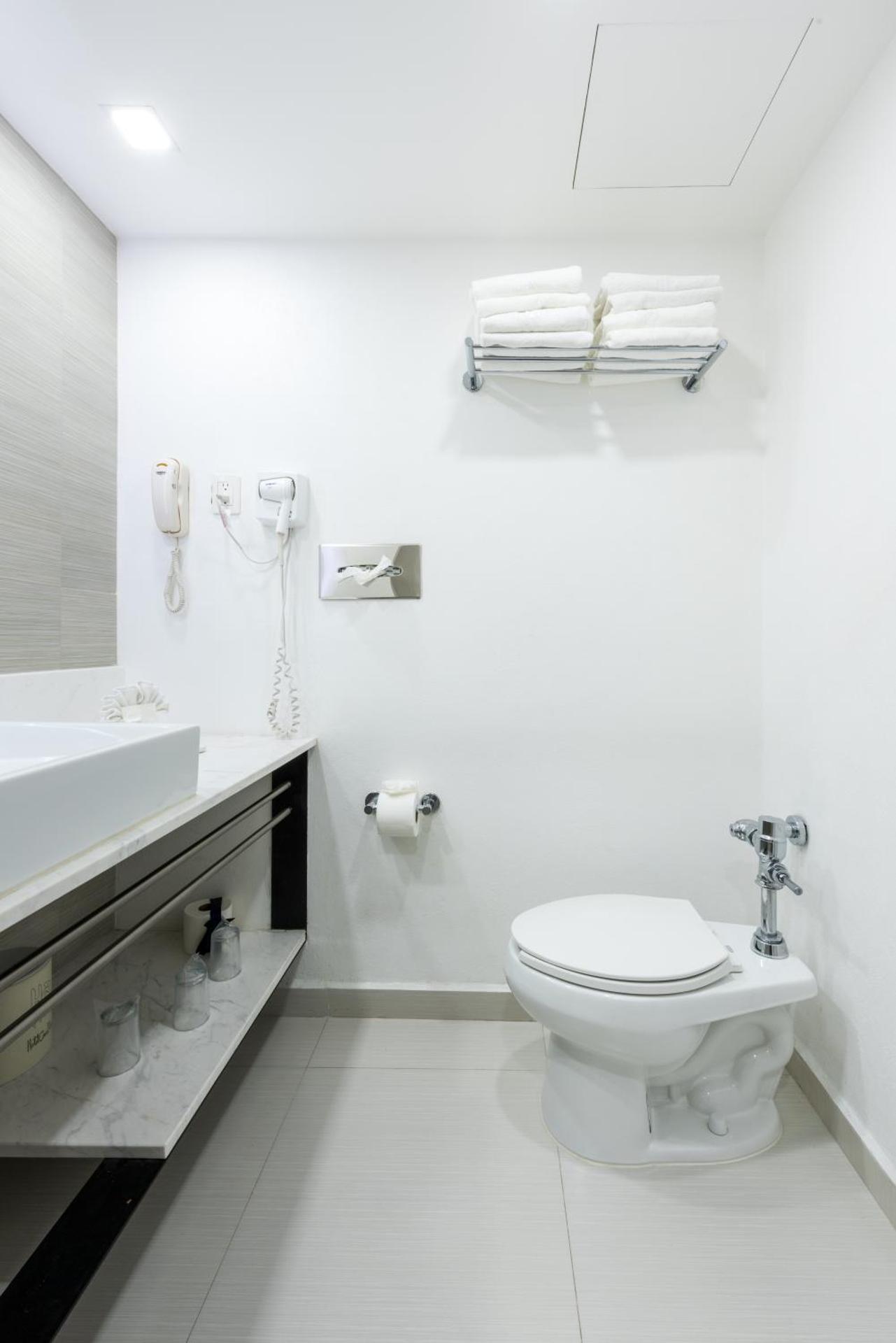 Hotel Casa Blanca - Photo 48