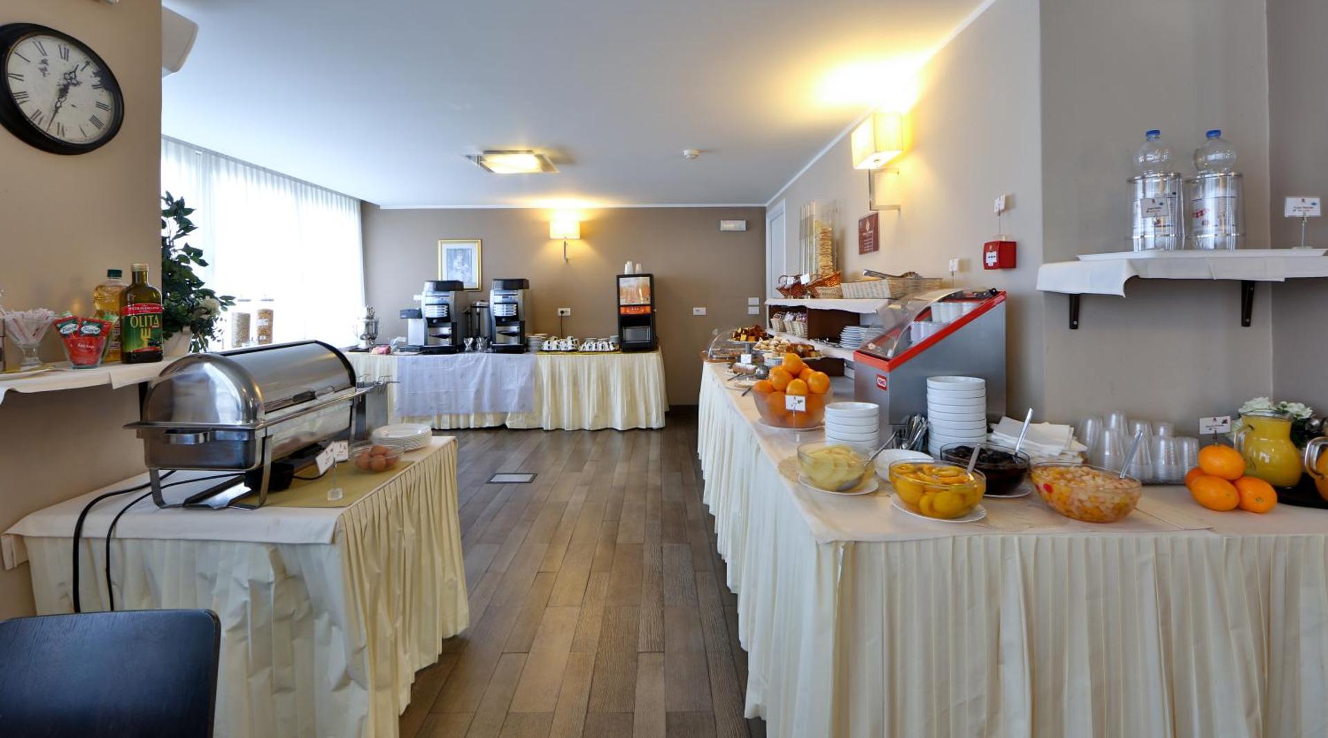 Regal Residence - Photo 6