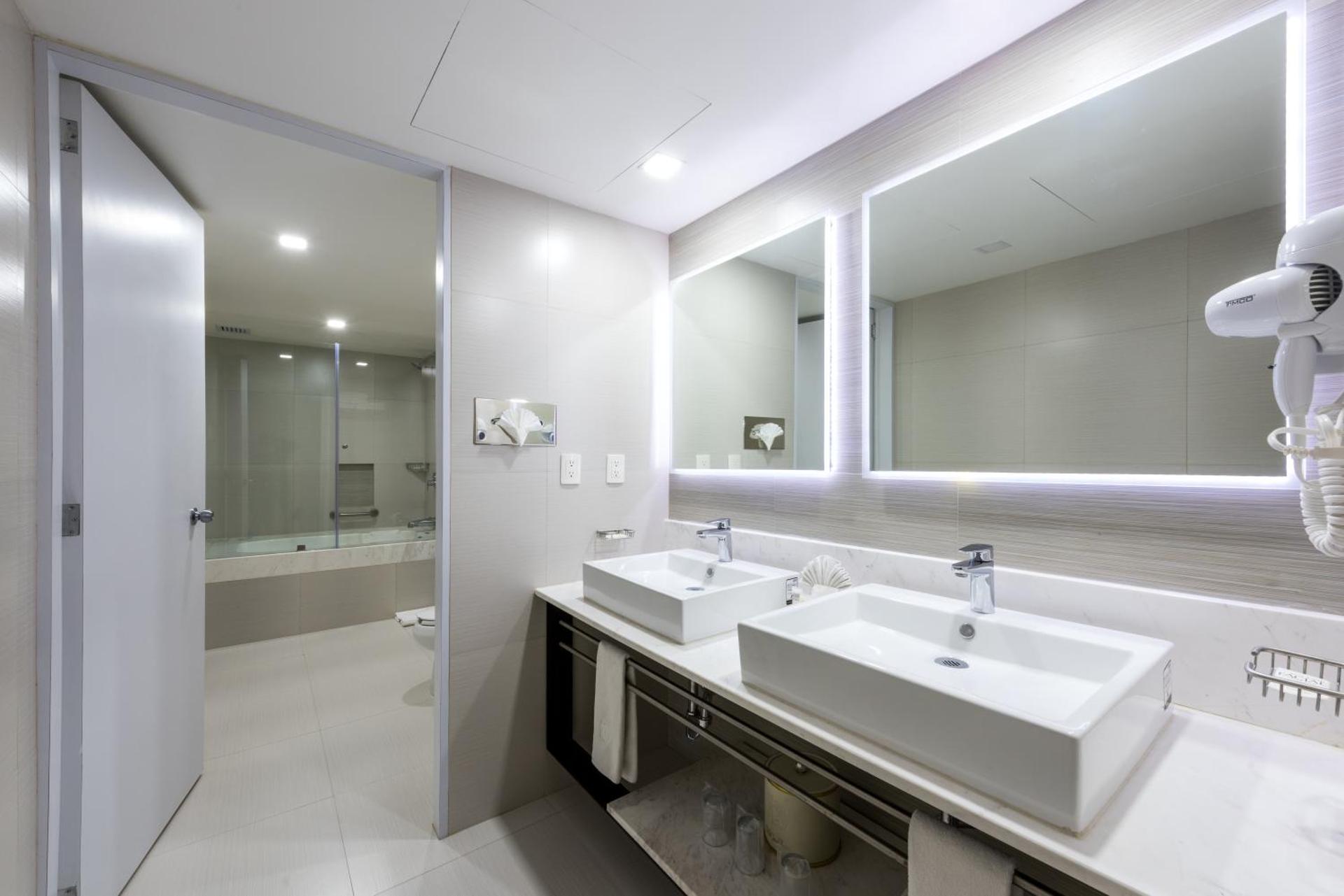 Hotel Casa Blanca - Photo 82