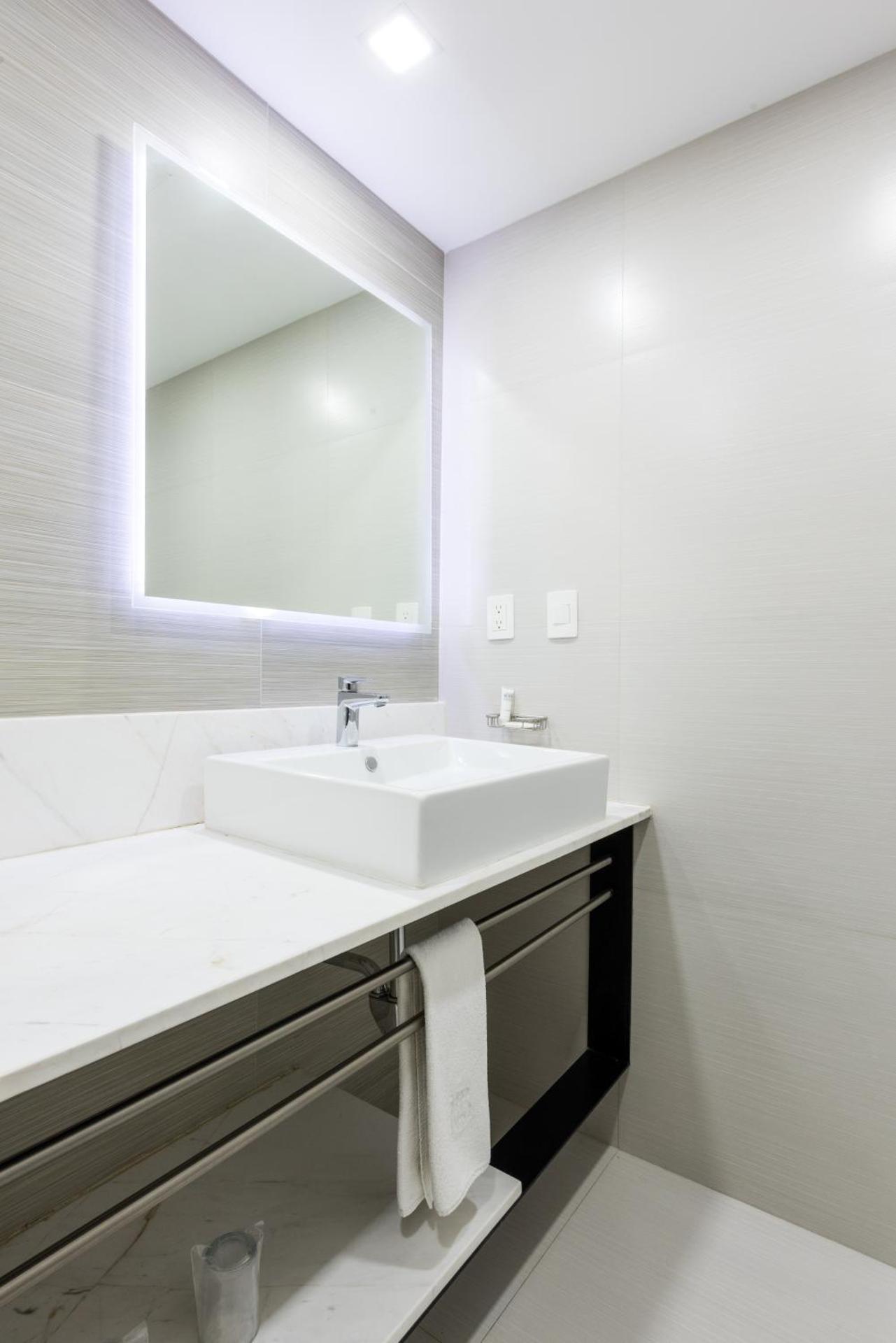 Hotel Casa Blanca - Photo 76