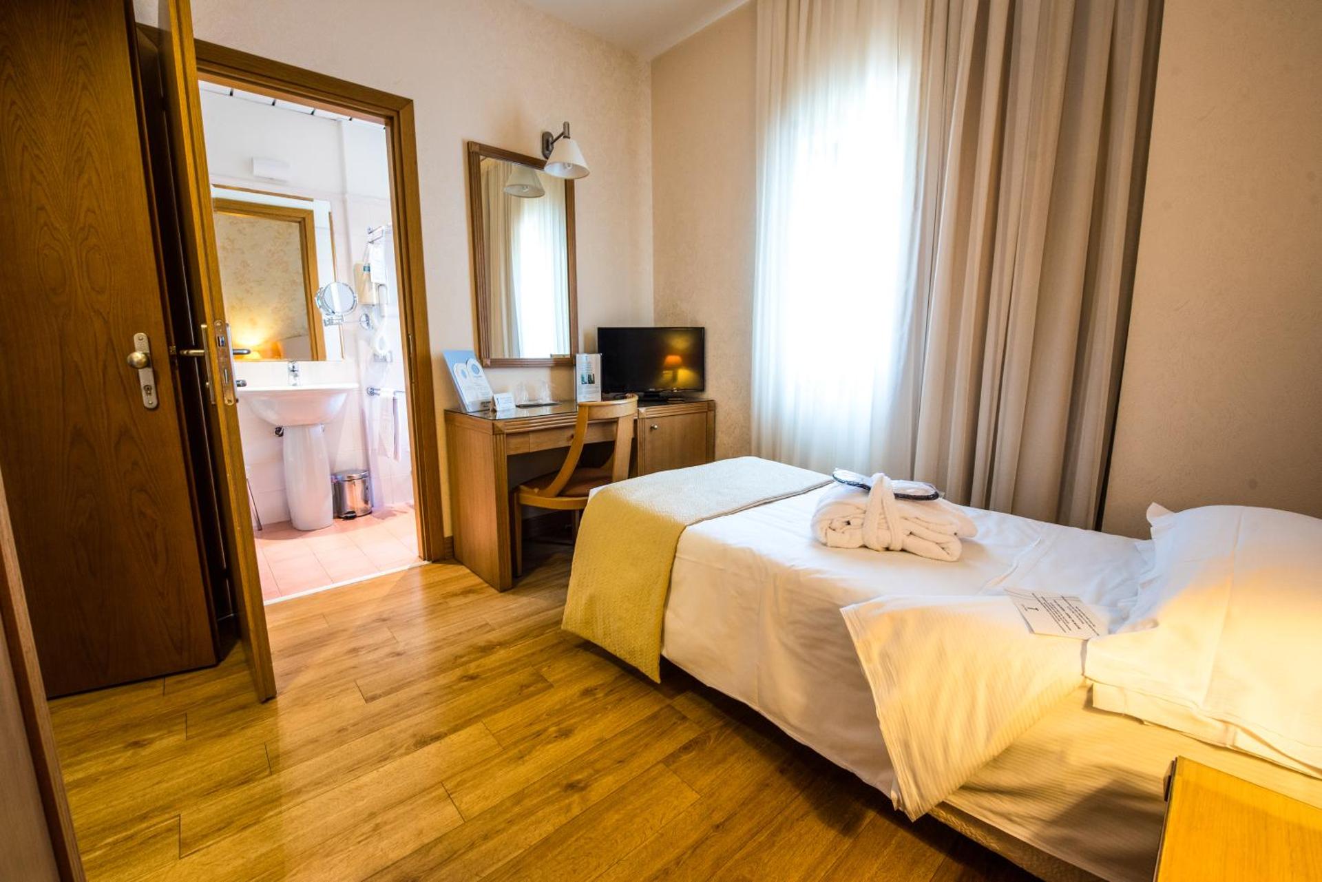 Hotel Touring - Photo 48