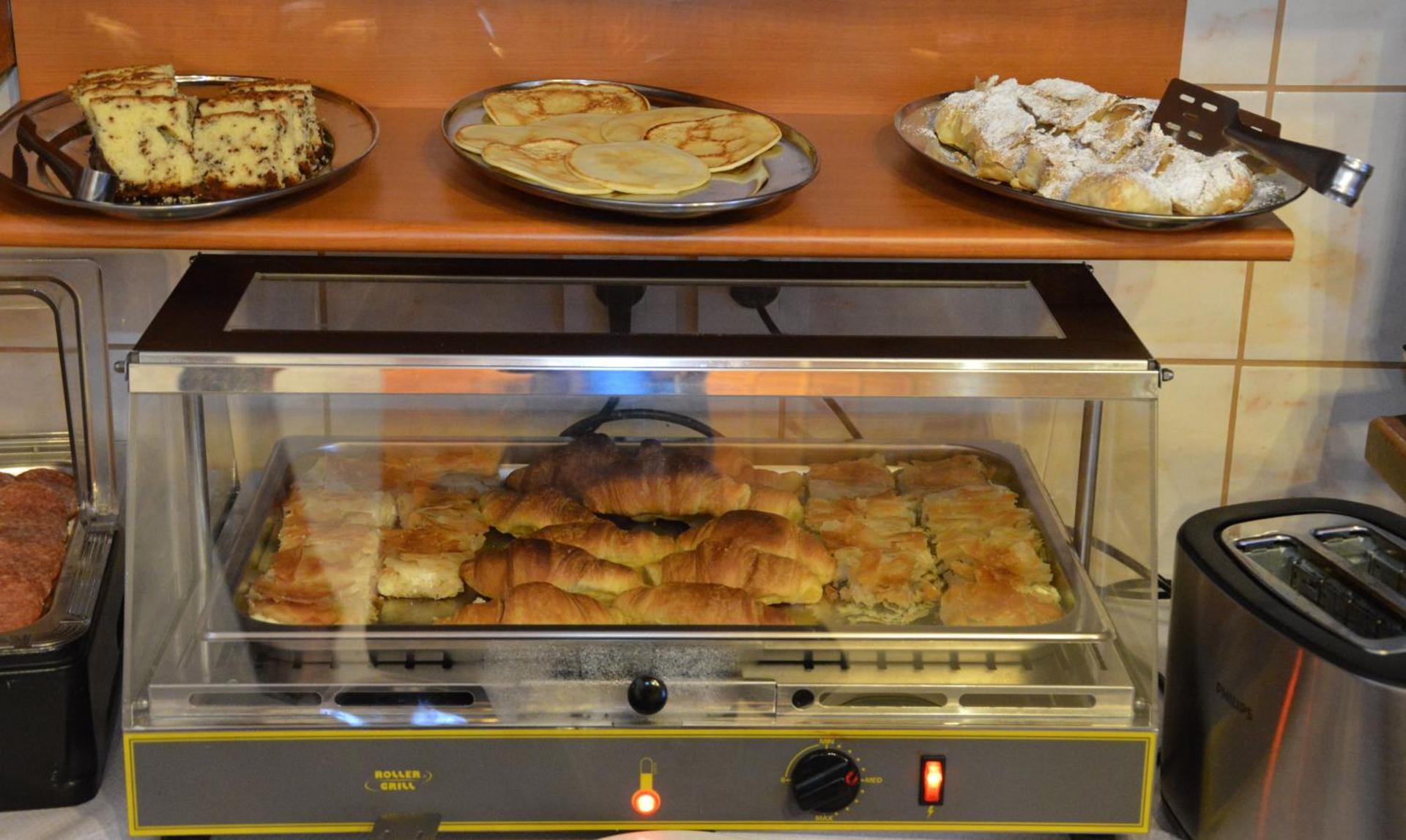 Hotel Adonis - Photo 27