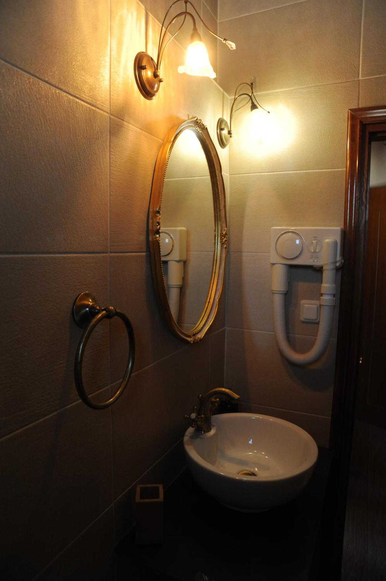 Hotel Olympic - Photo 9