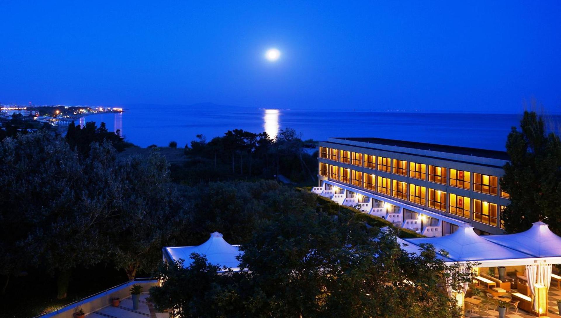 Alexander Beach Hotel & Spa - Photo 58