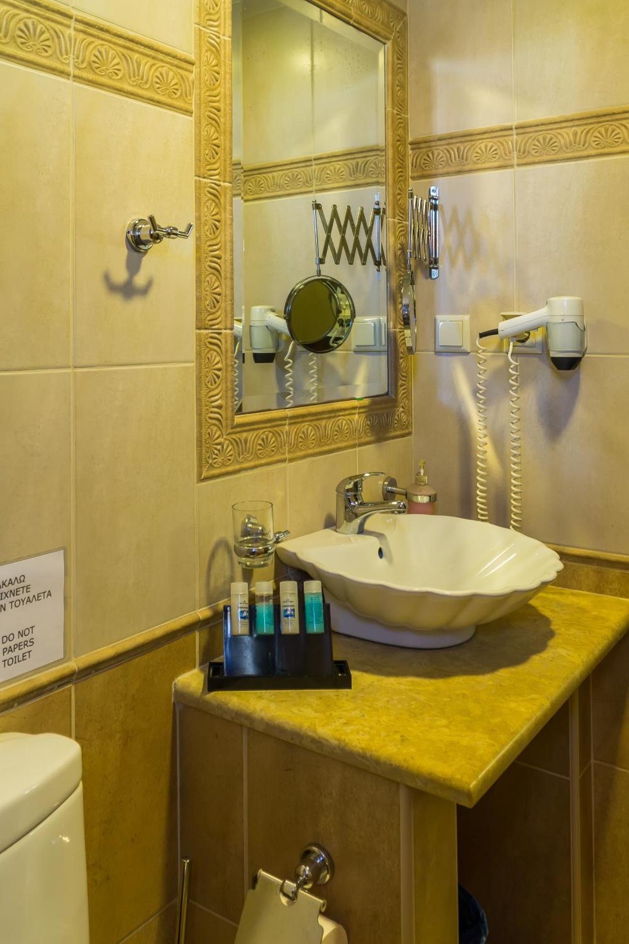 ''EPAVLIS boutique GALAXIDI'' - Photo 82