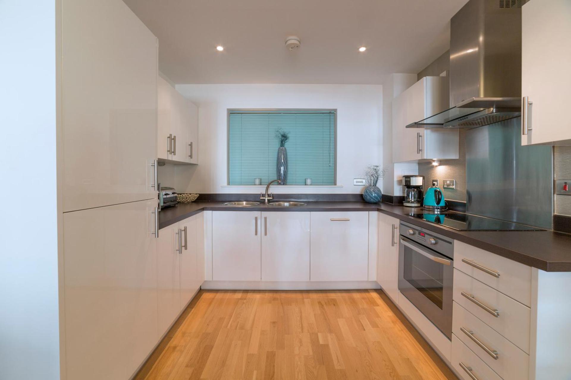 Exclusive Tower Bridge Apartment - Photo 15