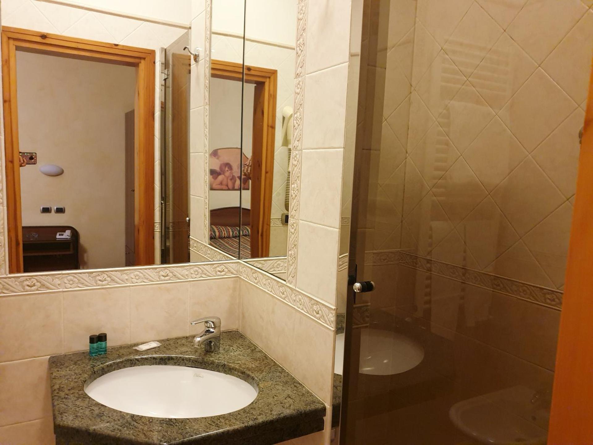 HOTEL PARADISO - Photo 19