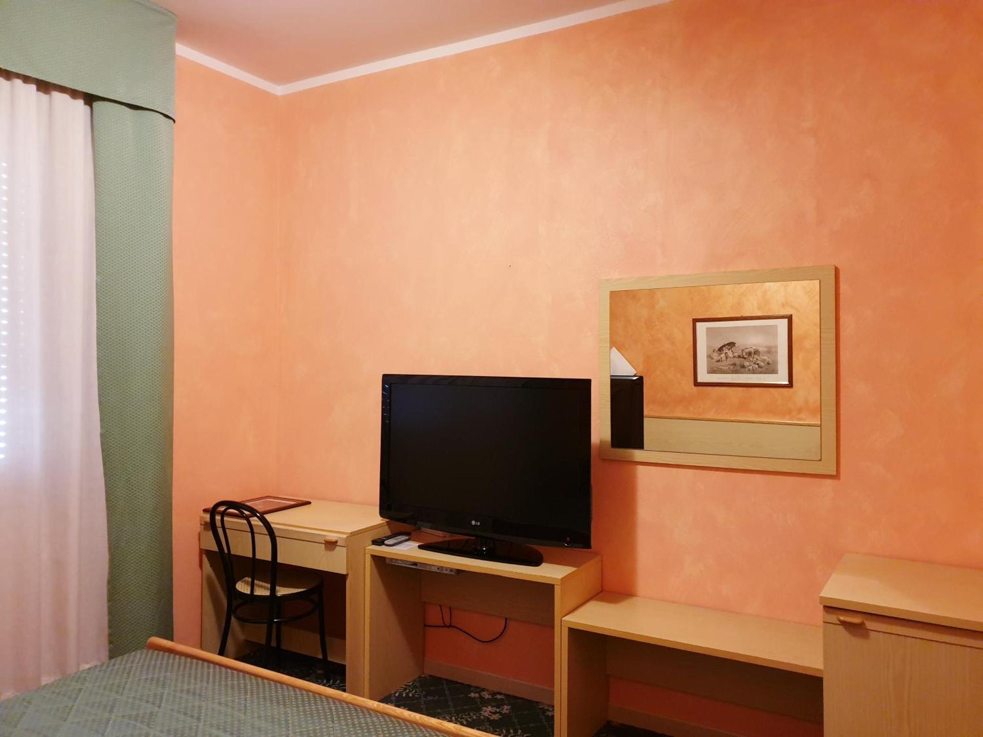 HOTEL PARADISO - Photo 11