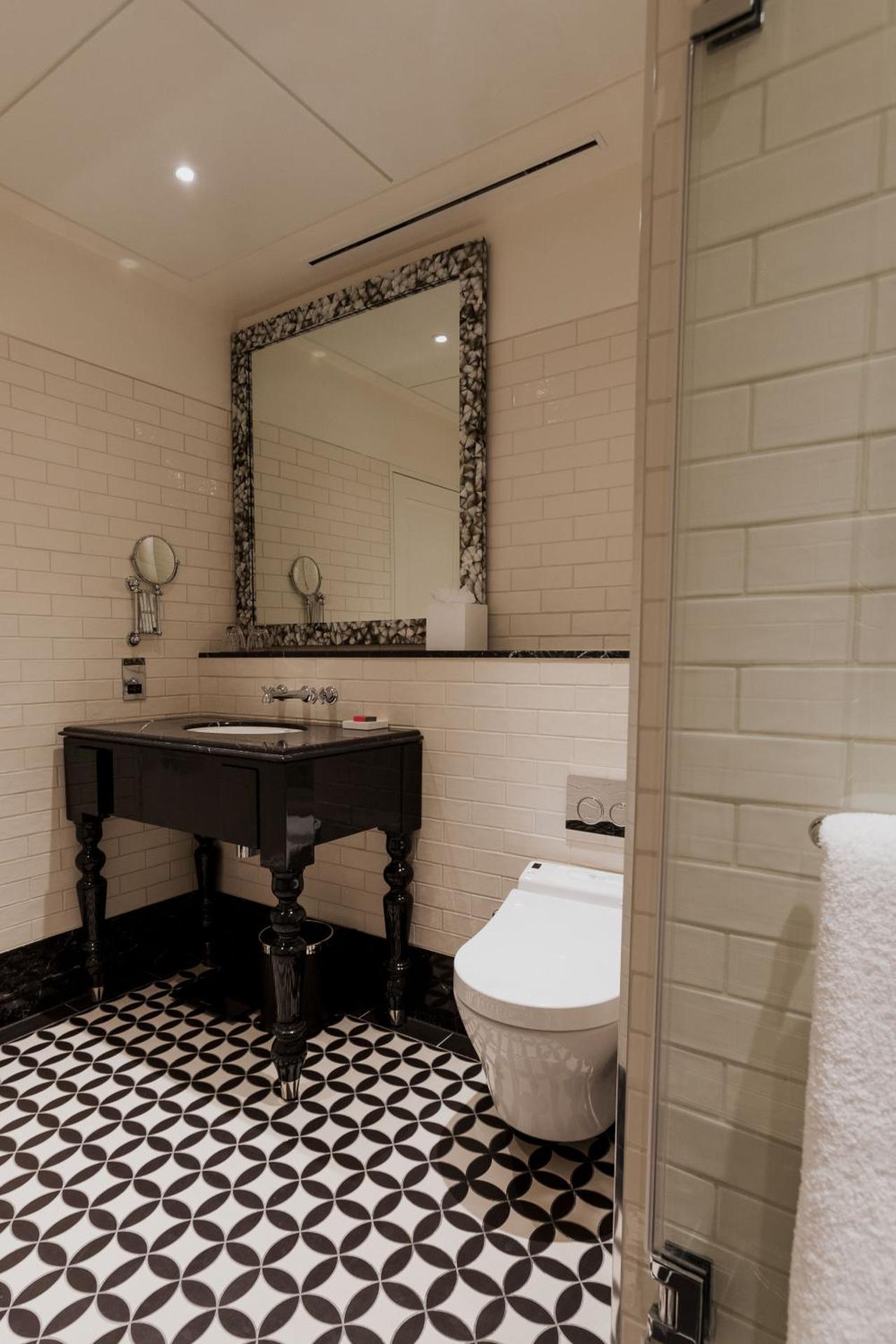 The LaLit London - Photo 86