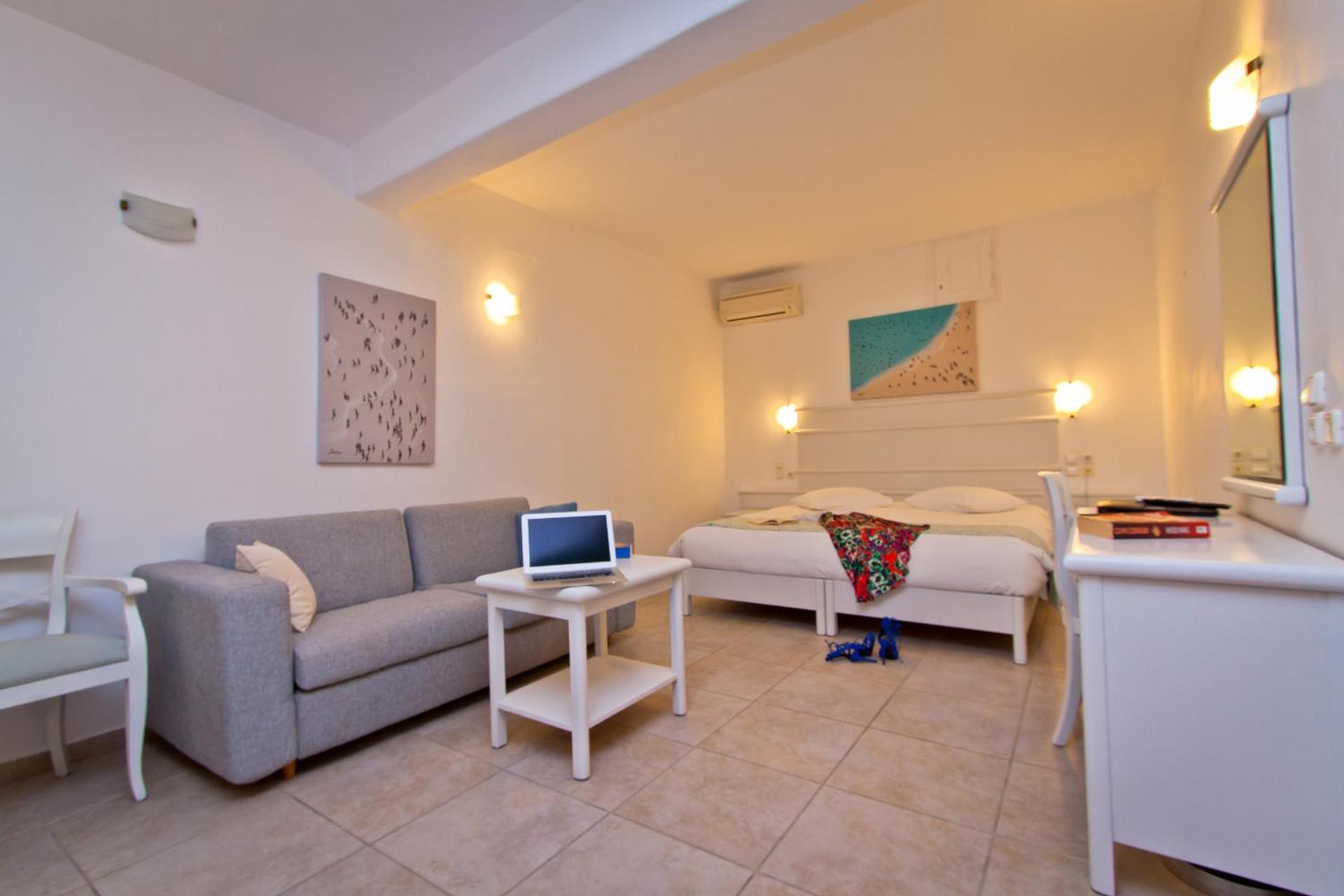 Family Room (2 Adults + 2 Children)