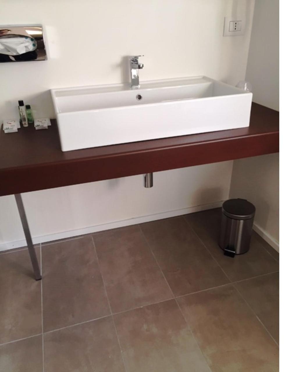 Hotel Lancaster - Photo 59