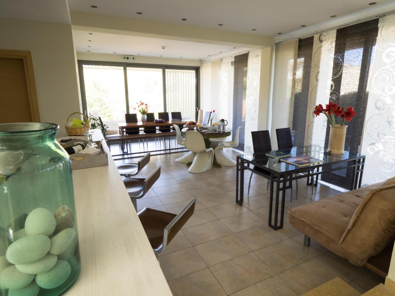 Almyra Hotel - Photo 4