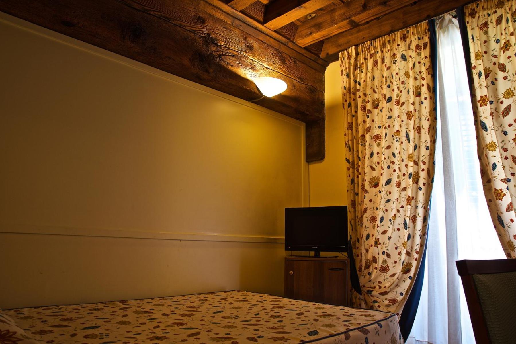 Hotel La Luna - Photo 14