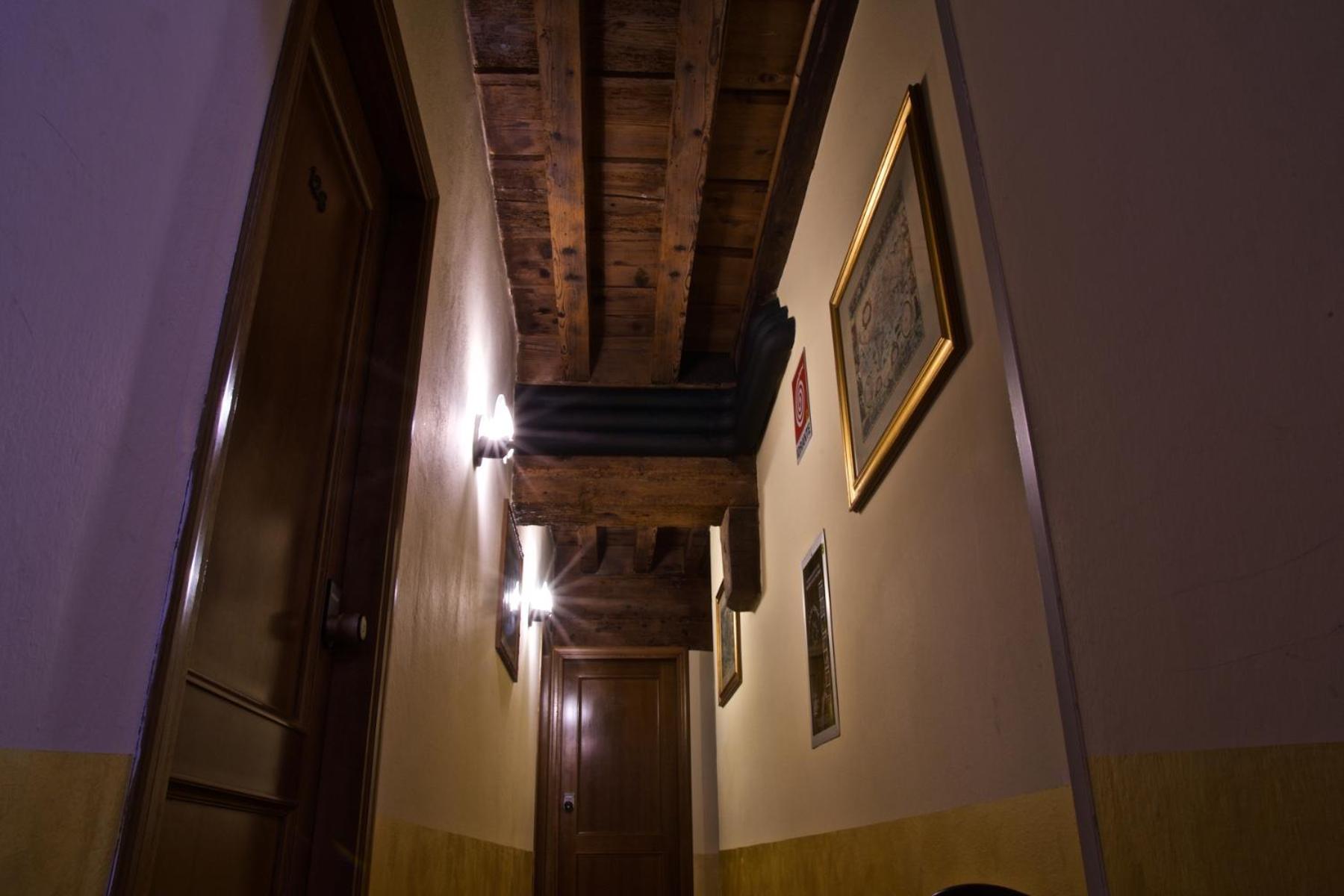 Hotel La Luna - Photo 17