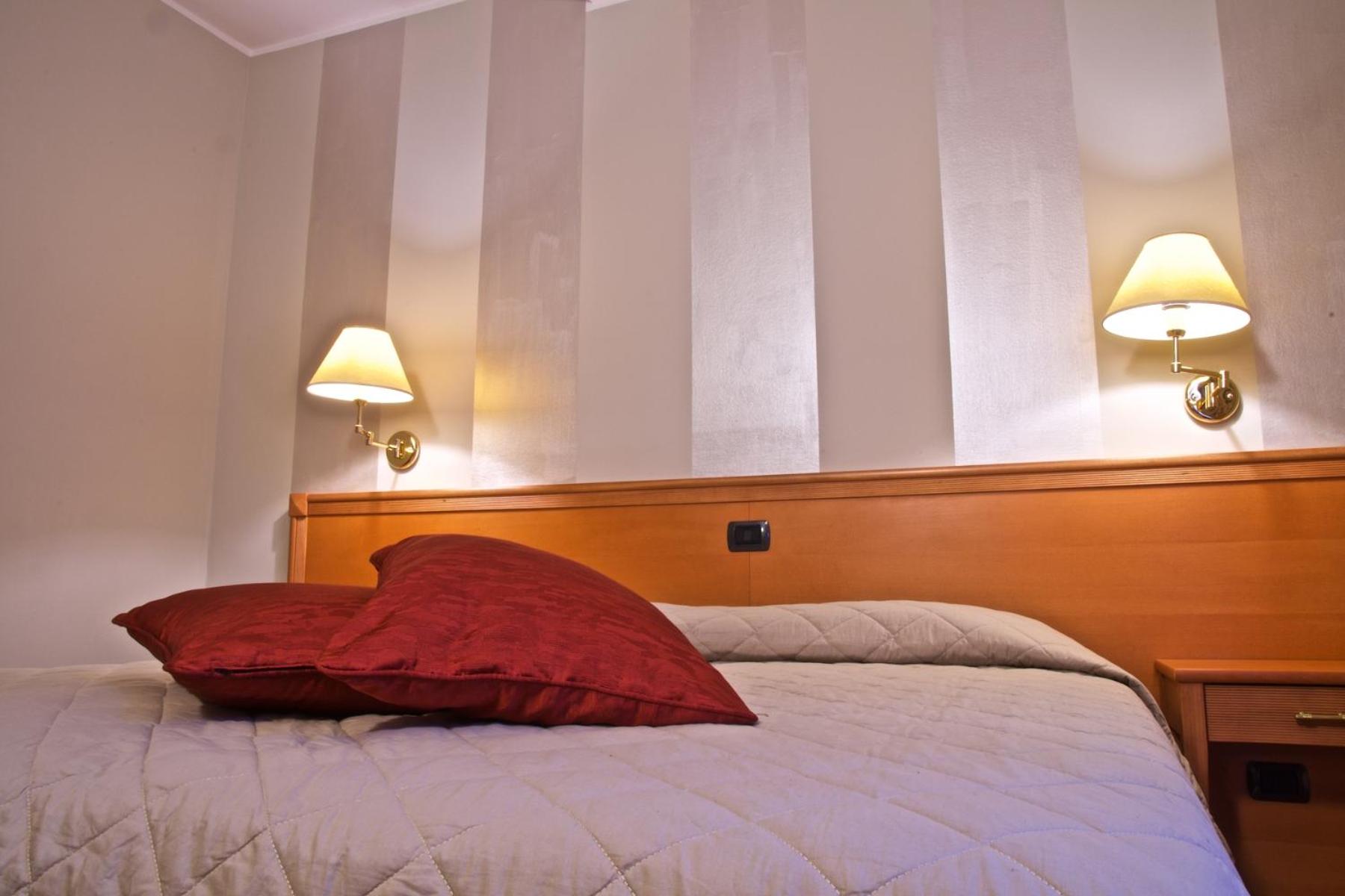 Hotel La Luna - Photo 27