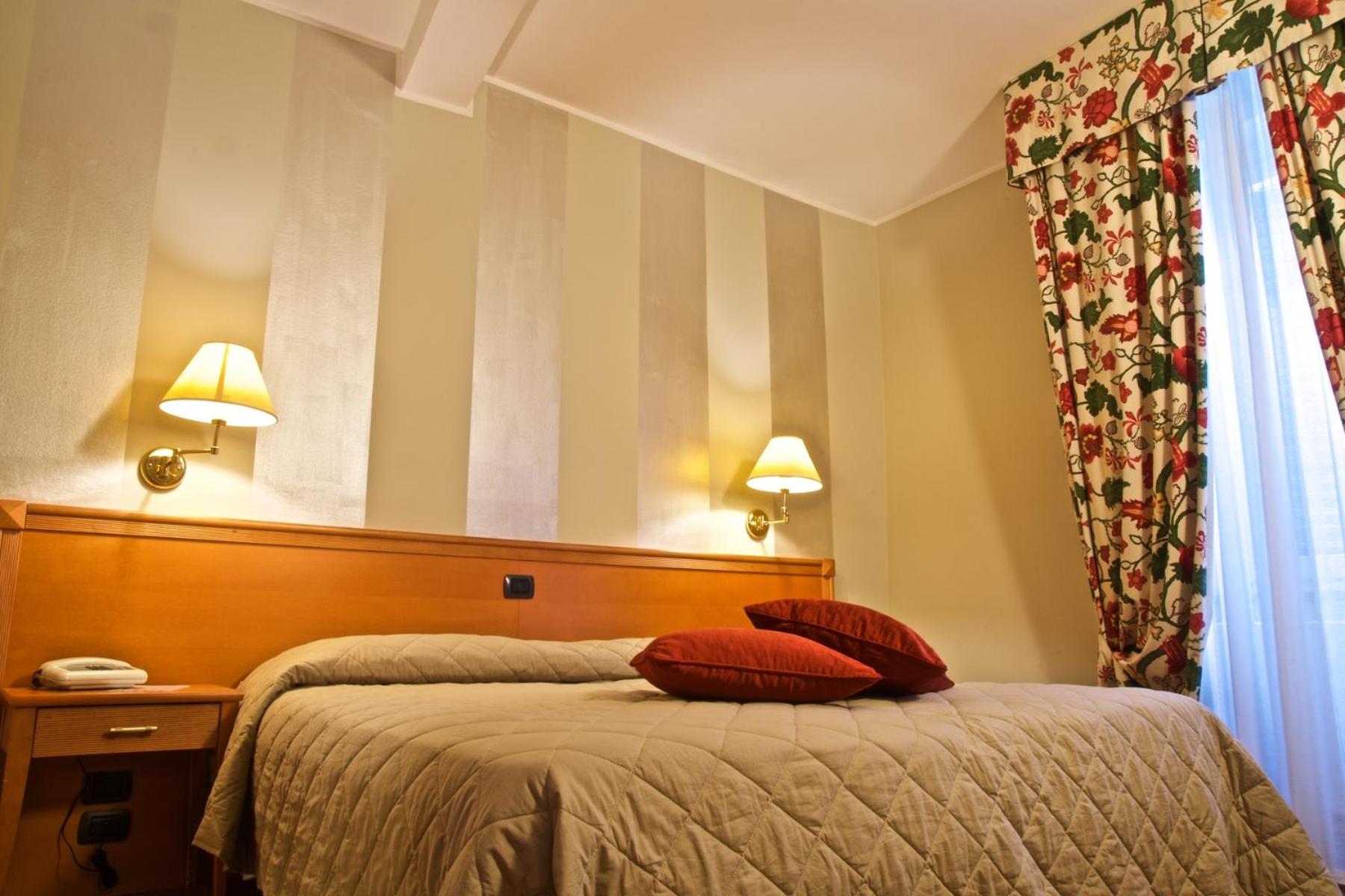 Hotel La Luna - Photo 30