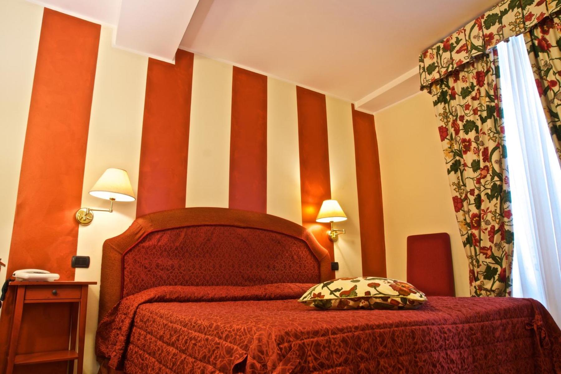 Hotel La Luna - Photo 36