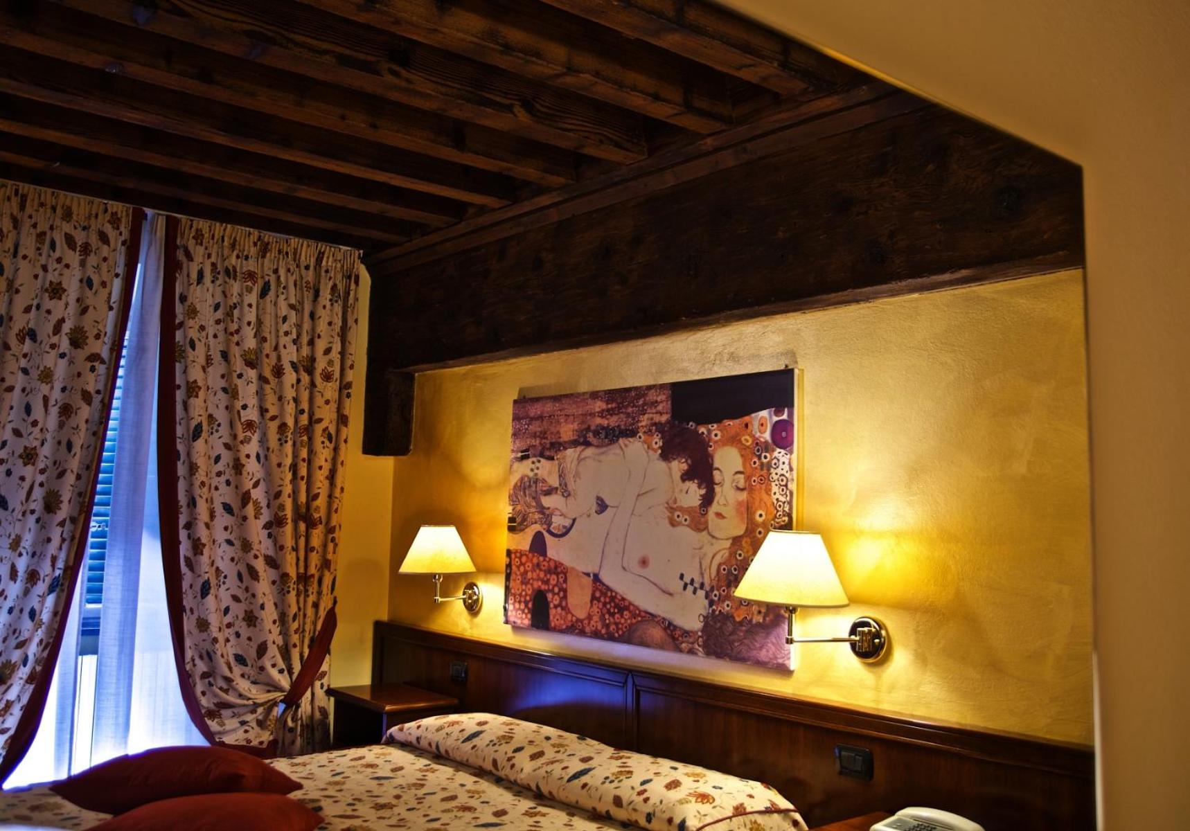 Hotel La Luna - Photo 38