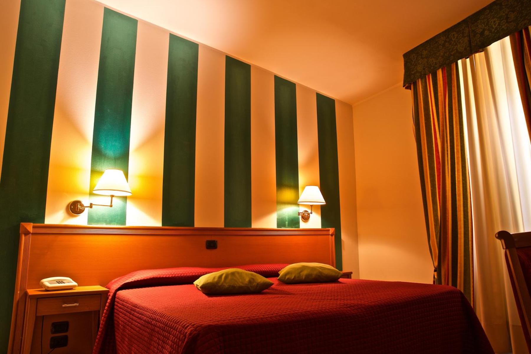 Hotel La Luna - Photo 44