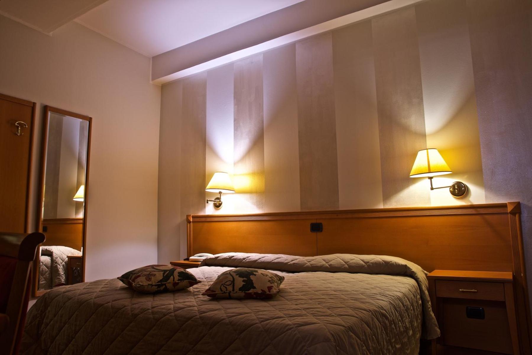 Hotel La Luna - Photo 49