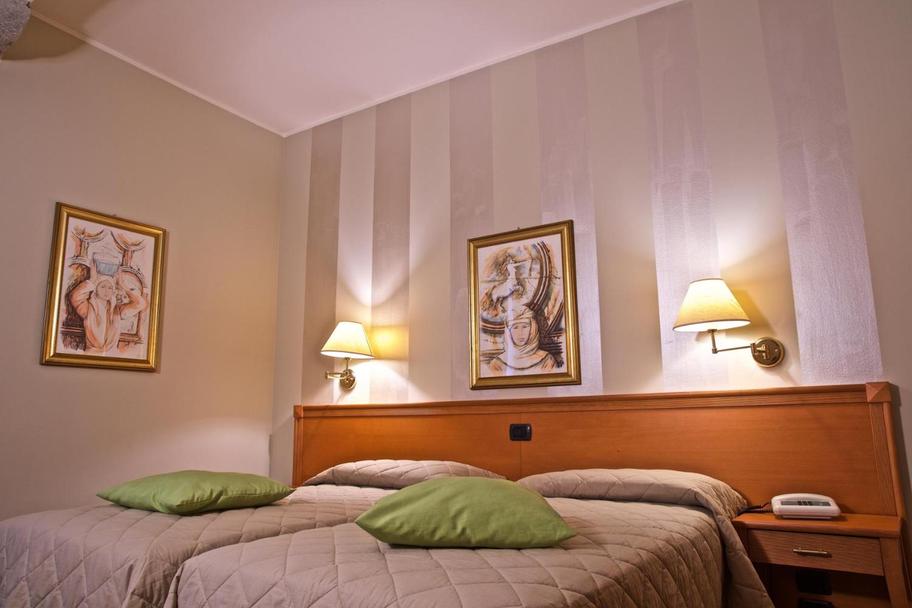 Hotel La Luna - Photo 50