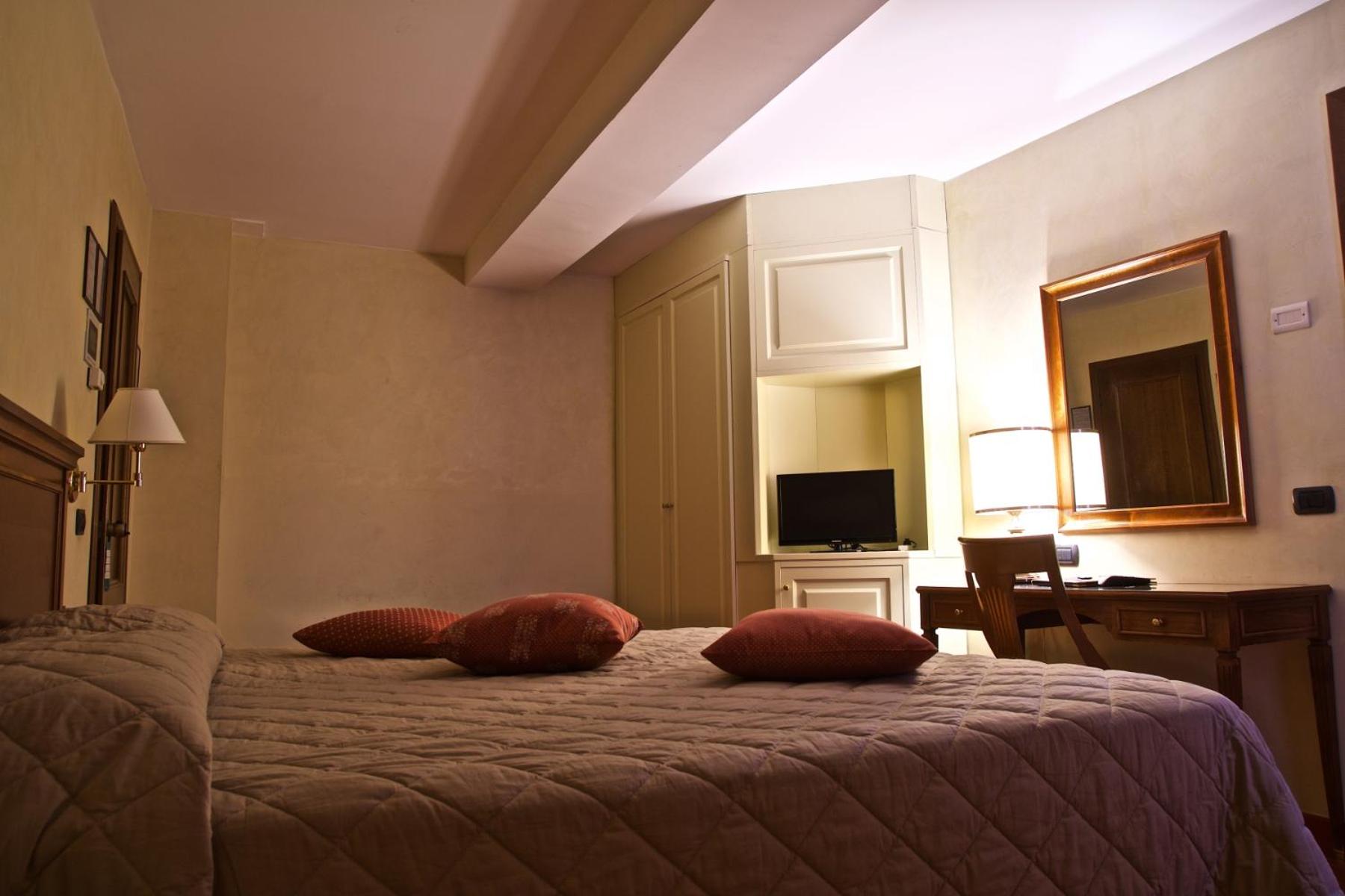 Hotel La Luna - Photo 52