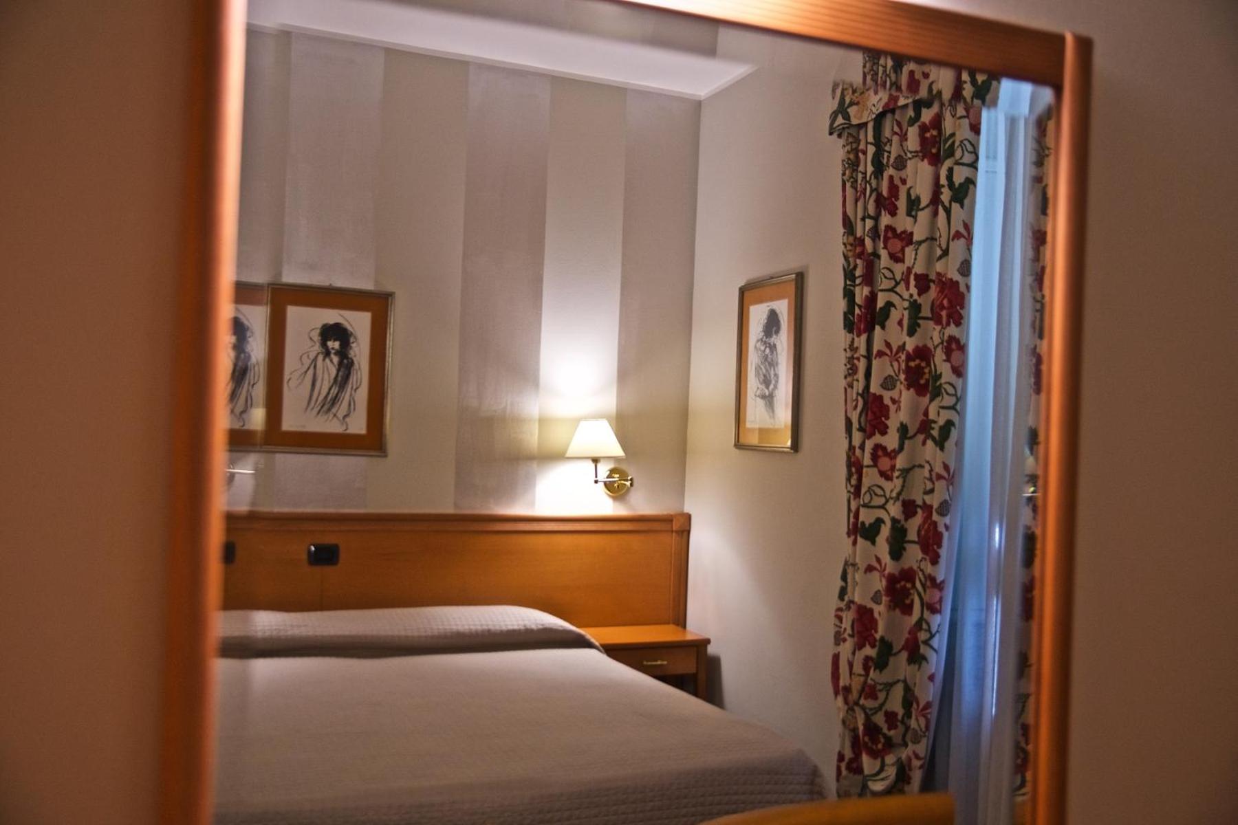 Hotel La Luna - Photo 55