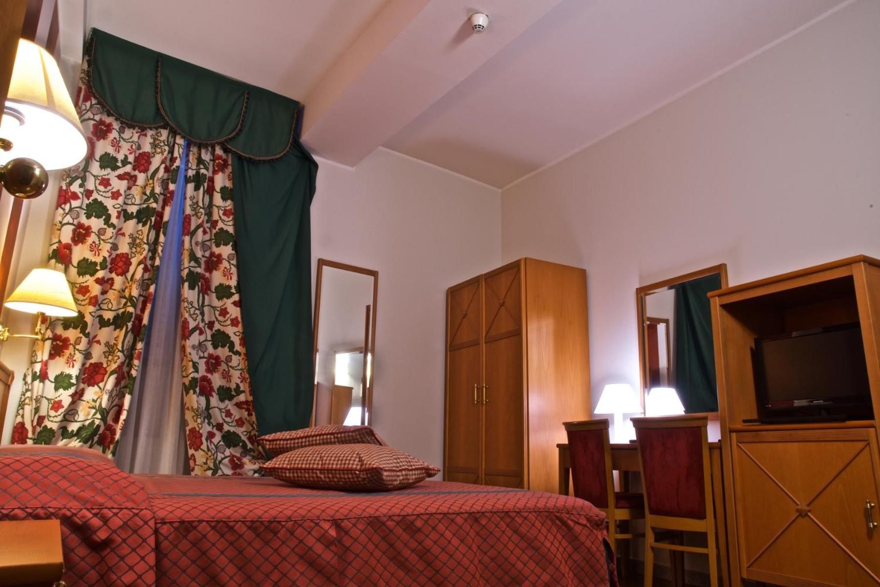 Hotel La Luna - Photo 149