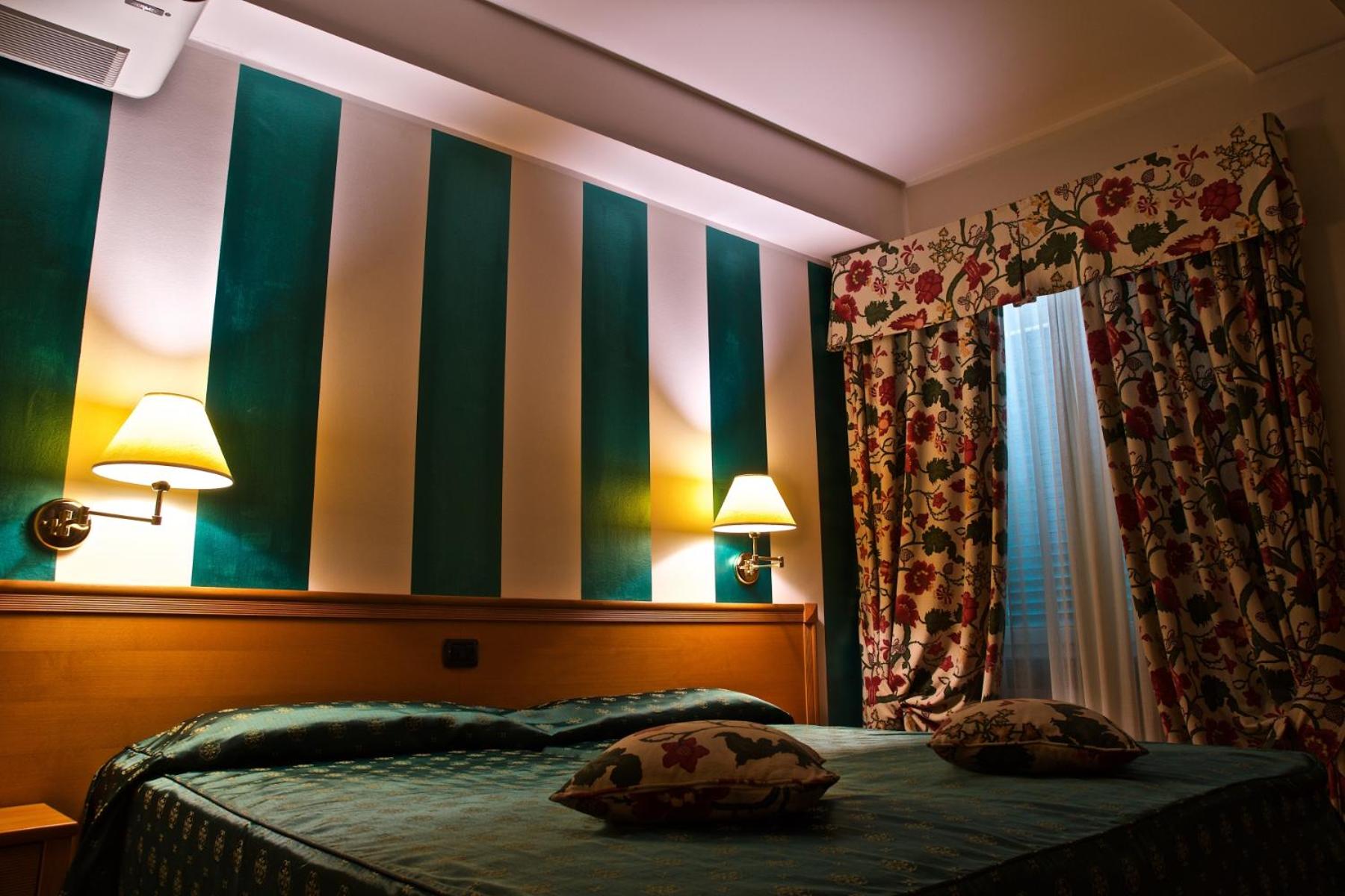 Hotel La Luna - Photo 59