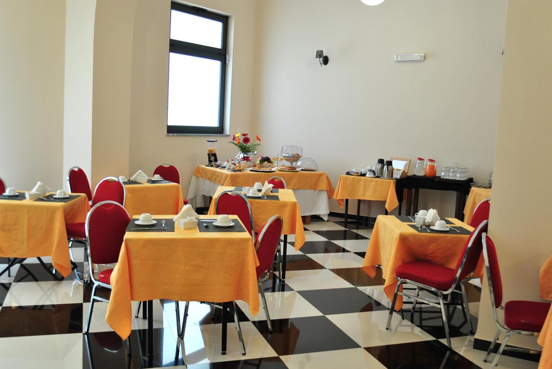 Hotel Columbia - Photo 9