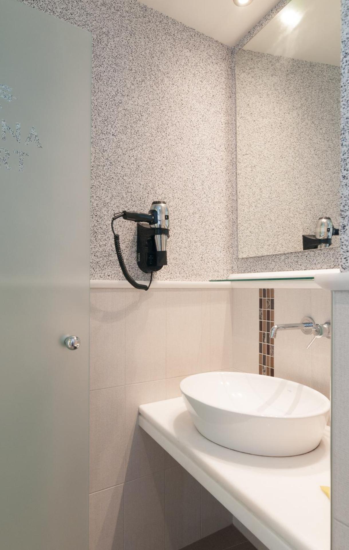 Villa Adriana Hotel - Photo 24