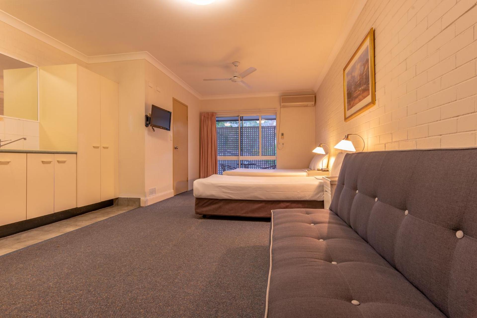 Benson Court Motel - Photo 31