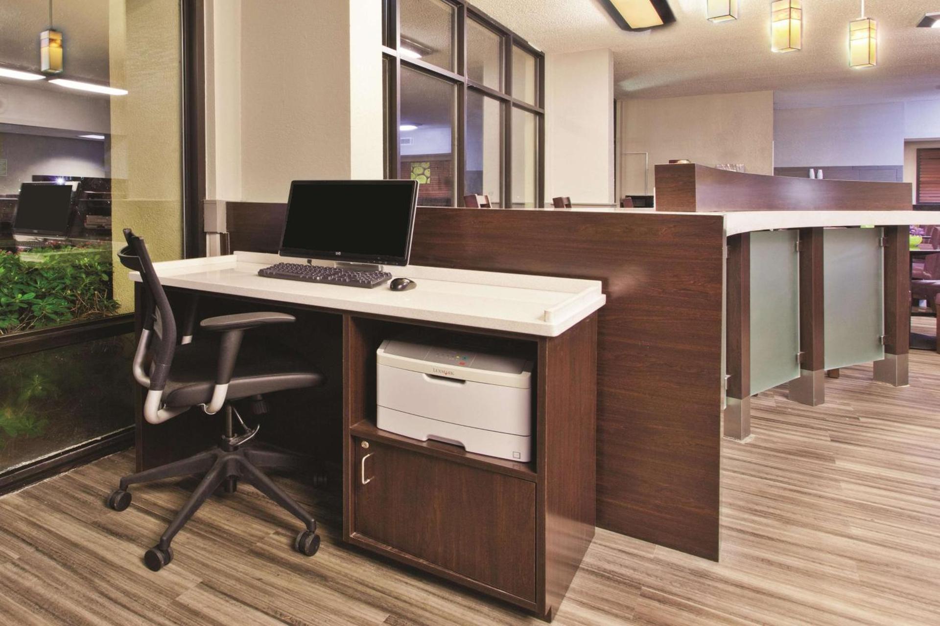 La Quinta by Wyndham Charleston Riverview - Photo 4