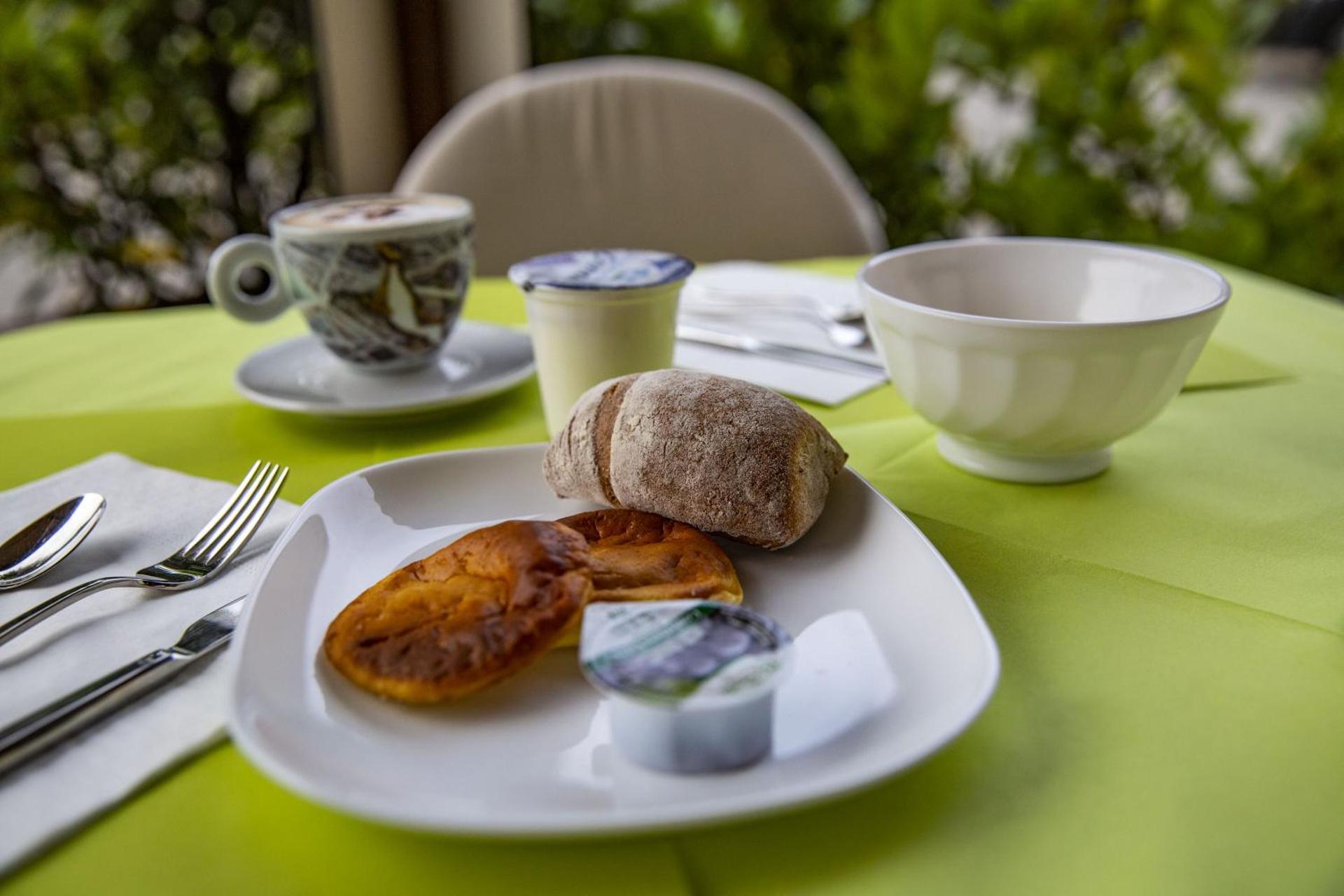 Hotel Lauro - Photo 9