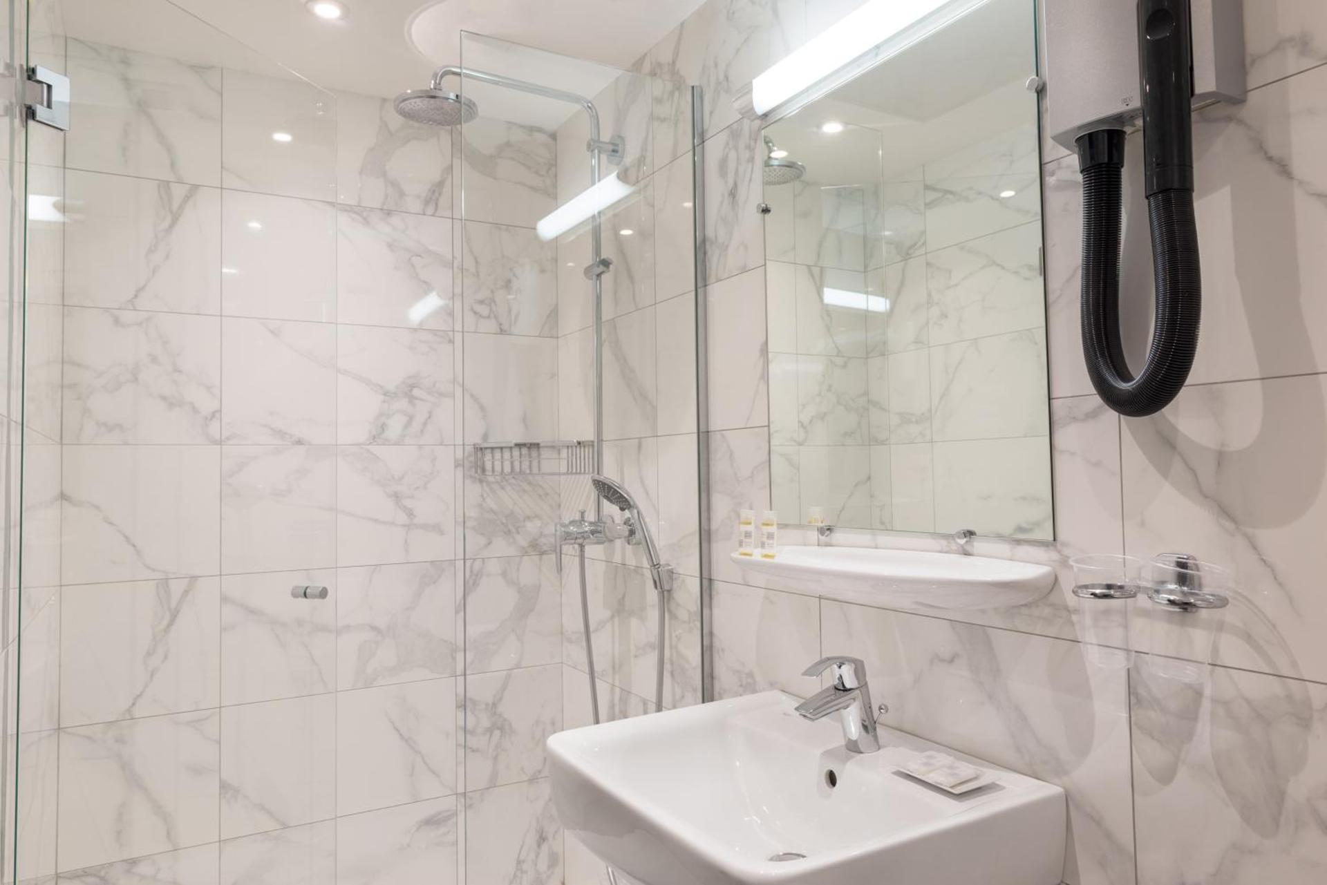 Paris France Hotel - Photo 2