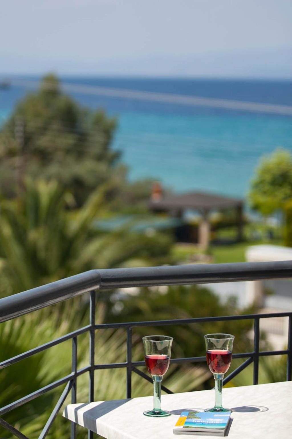 SUN RESIDENCE Exclusive Seaside Suites - Photo 5