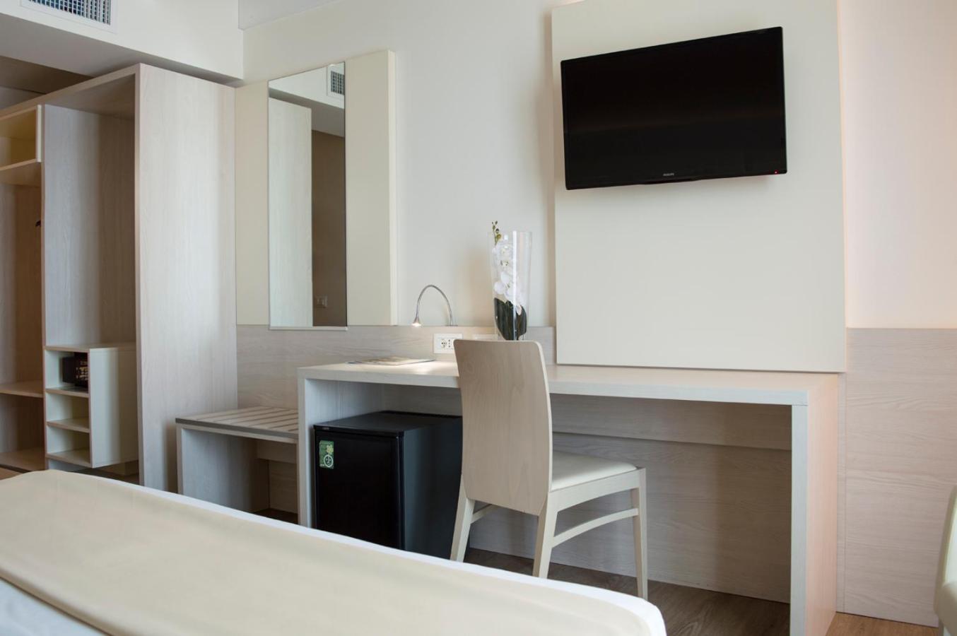 Hotel Alexander - Photo 27