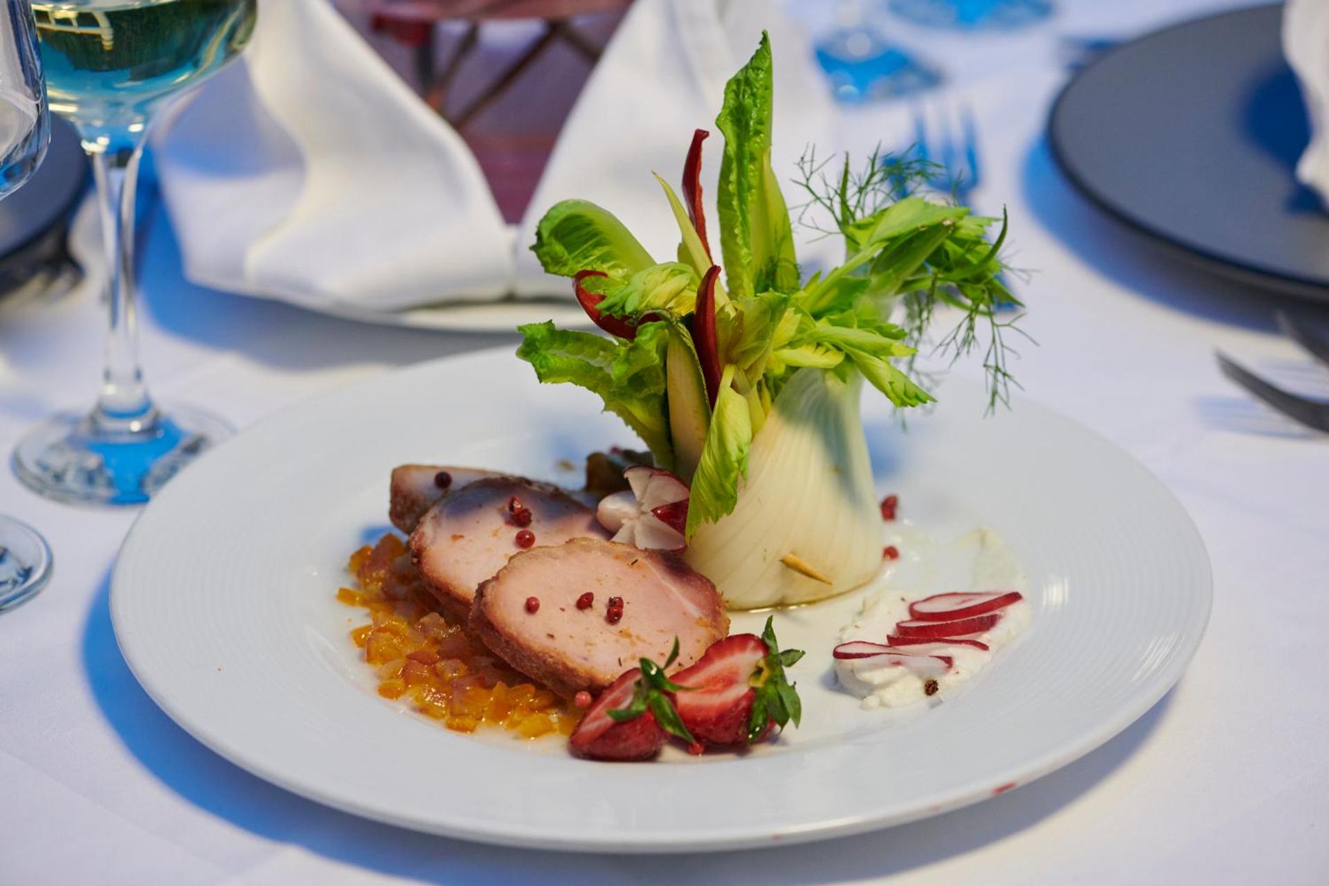 Crystal City Hotel - Photo 15